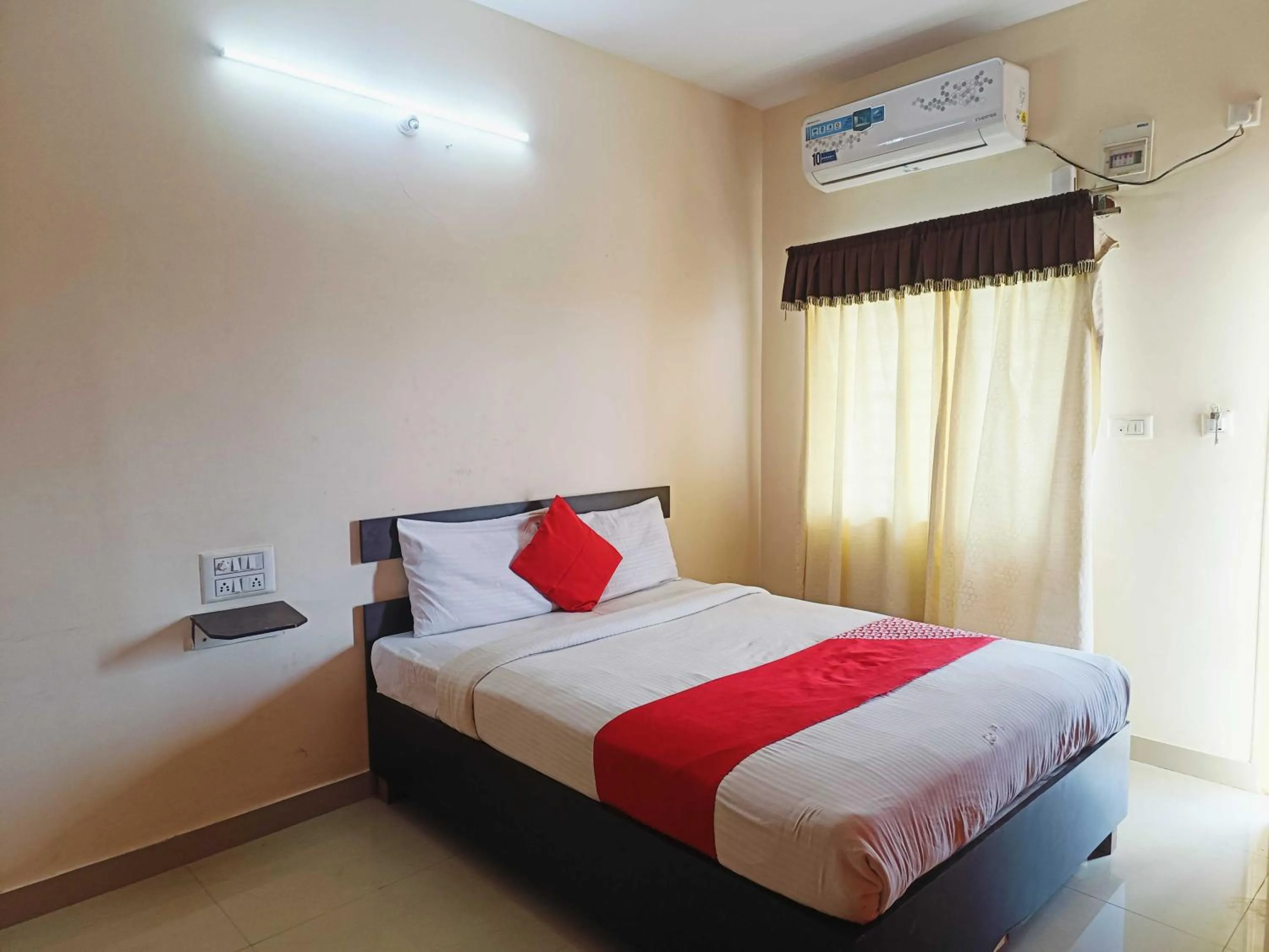 Classic Triple Room - single occupancy in Hotel O P N K Suites