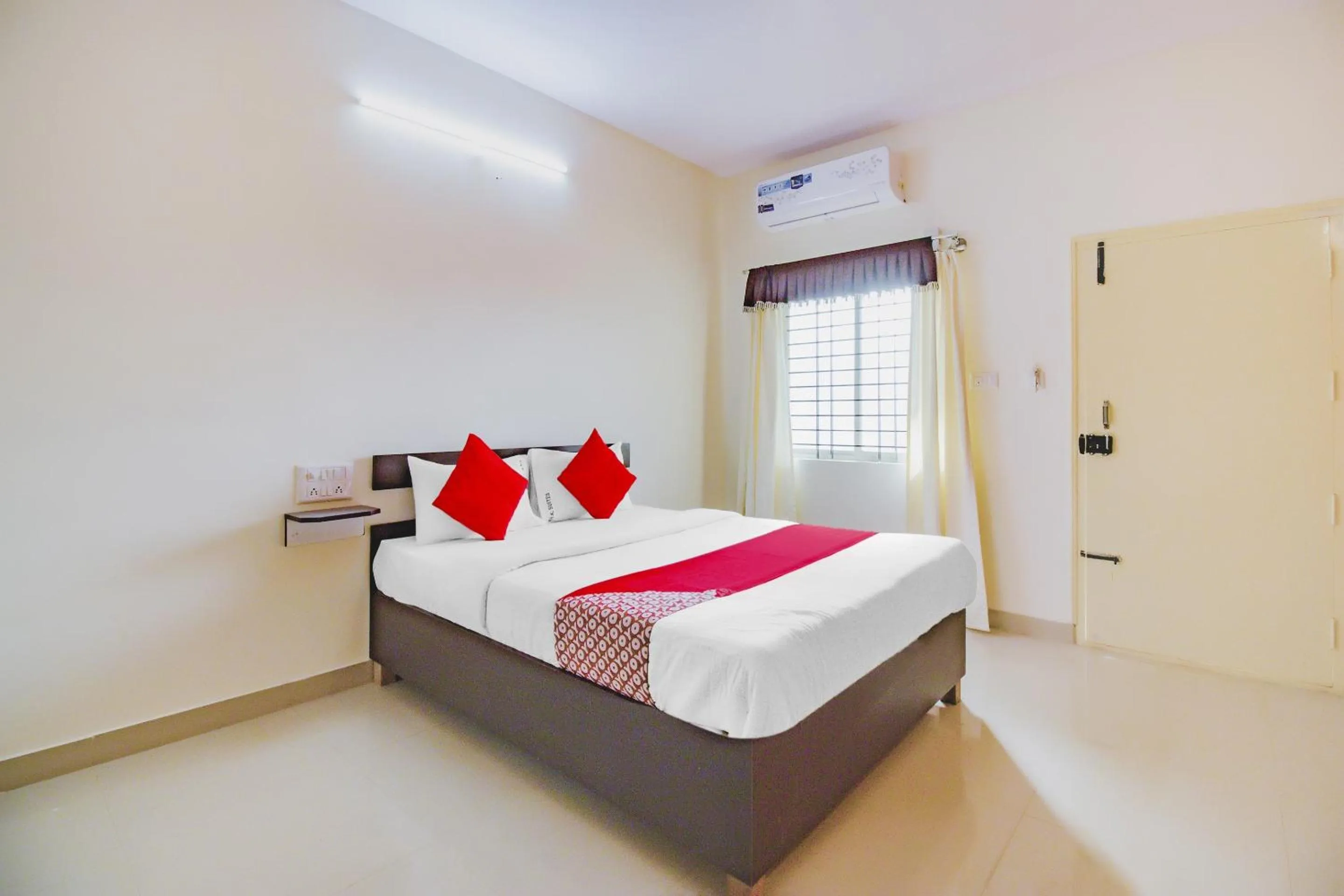 Bedroom in Hotel O P N K Suites