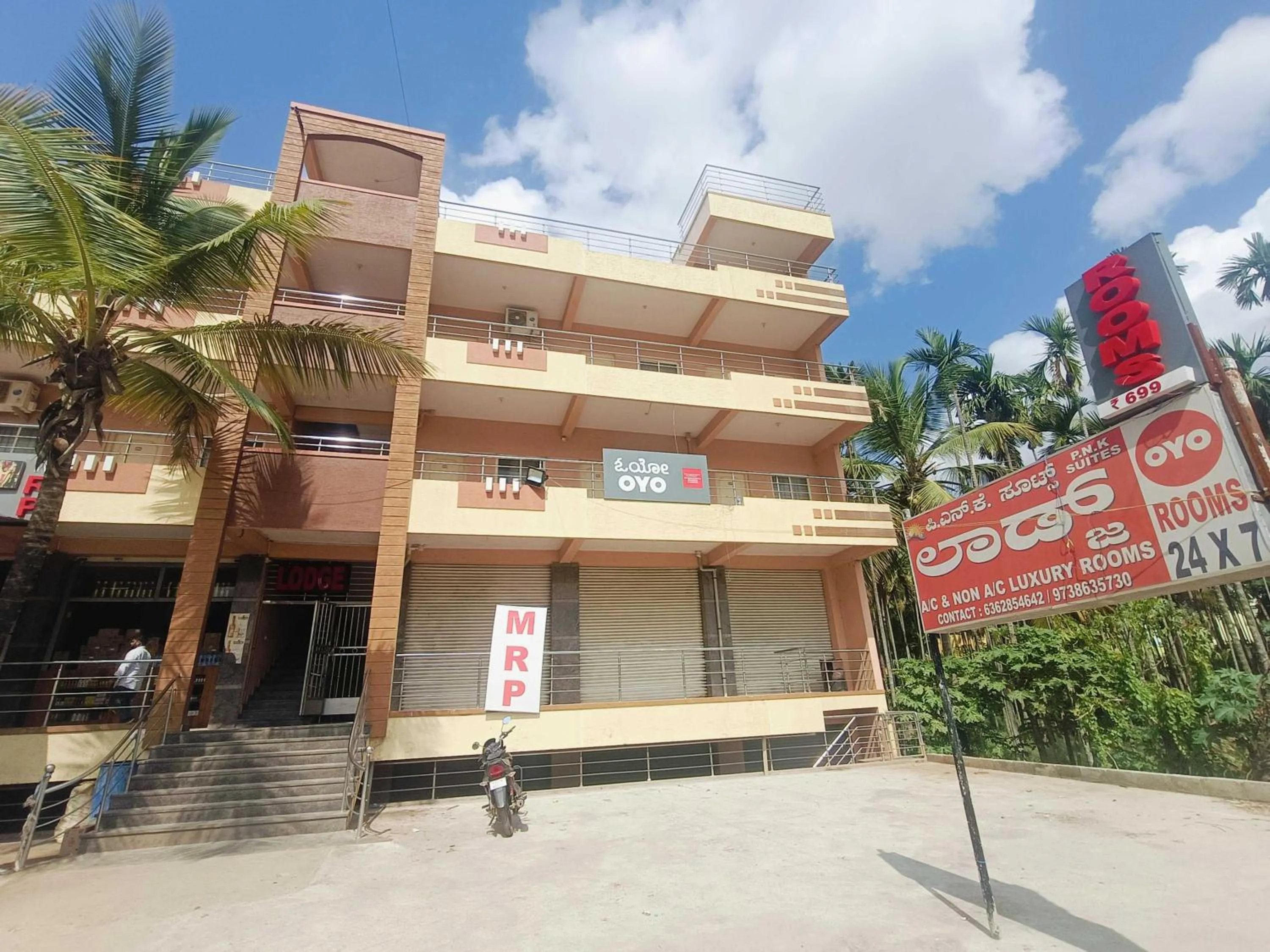 Lobby or reception in Hotel O P N K Suites