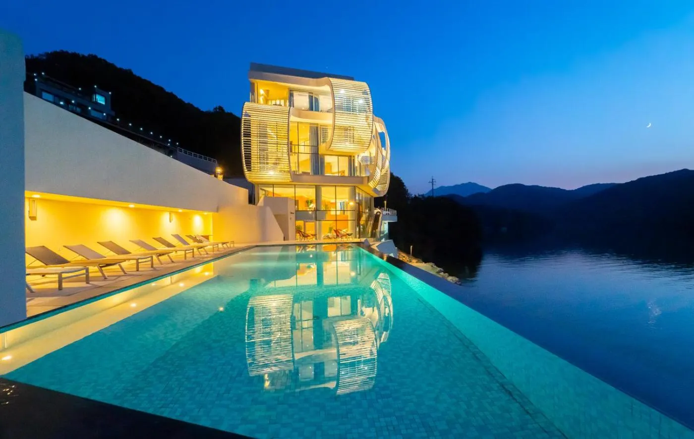 Swimming pool in Gapyeong Suiteian Hotel&Resort