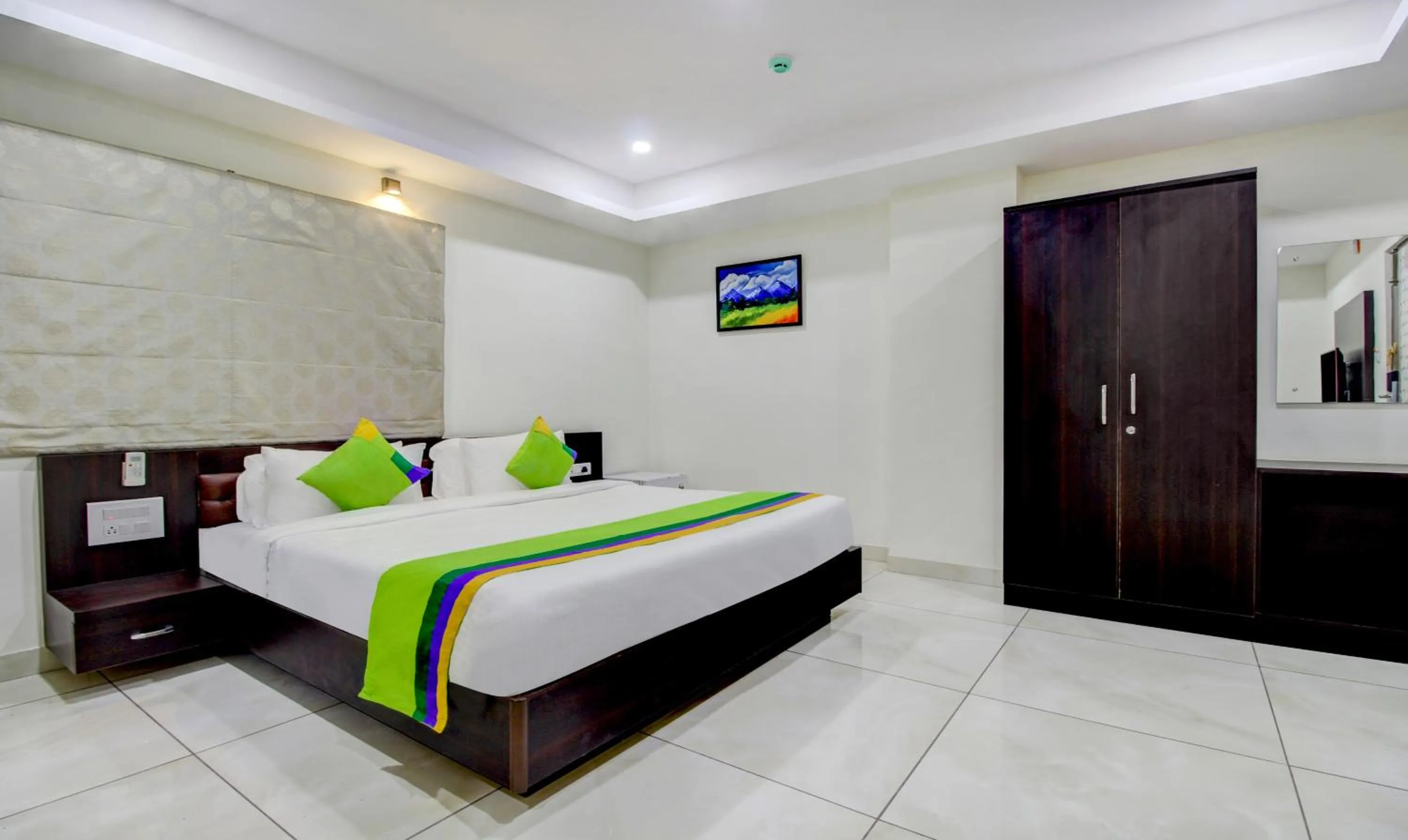 Bedroom, Bed in Treebo Sampradaya Bistro, Mailasandra