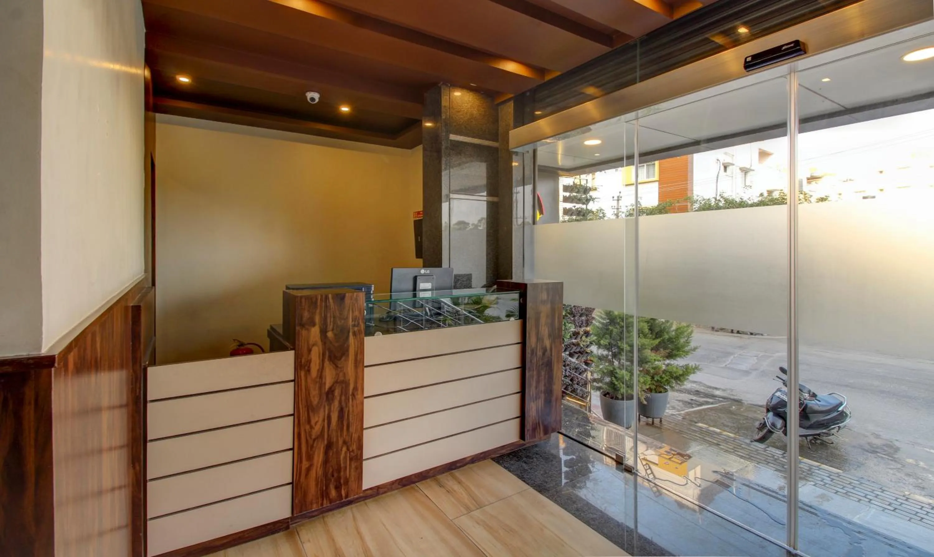 Lobby or reception in Treebo Sampradaya Bistro, Mailasandra