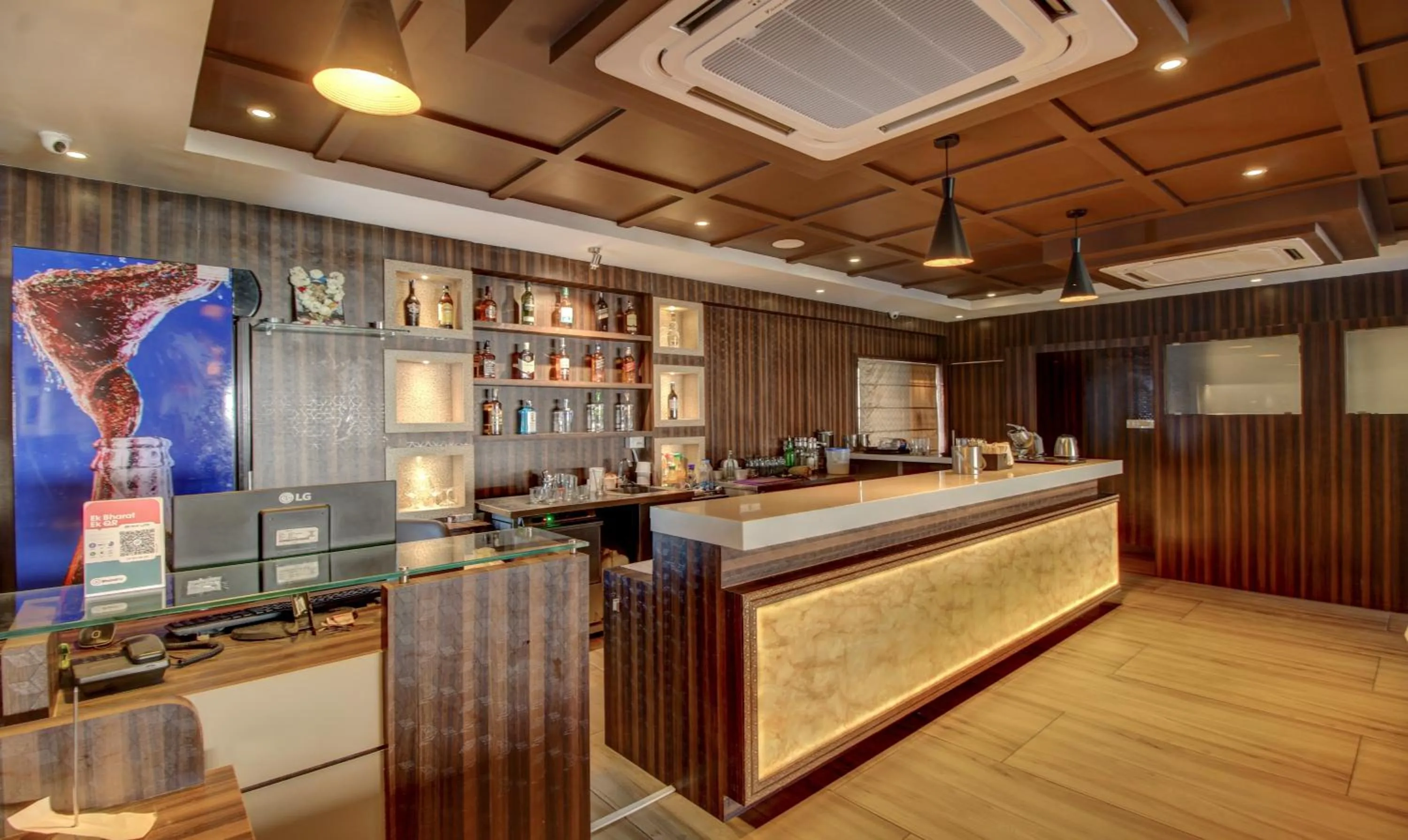 Lobby or reception in Treebo Sampradaya Bistro, Mailasandra