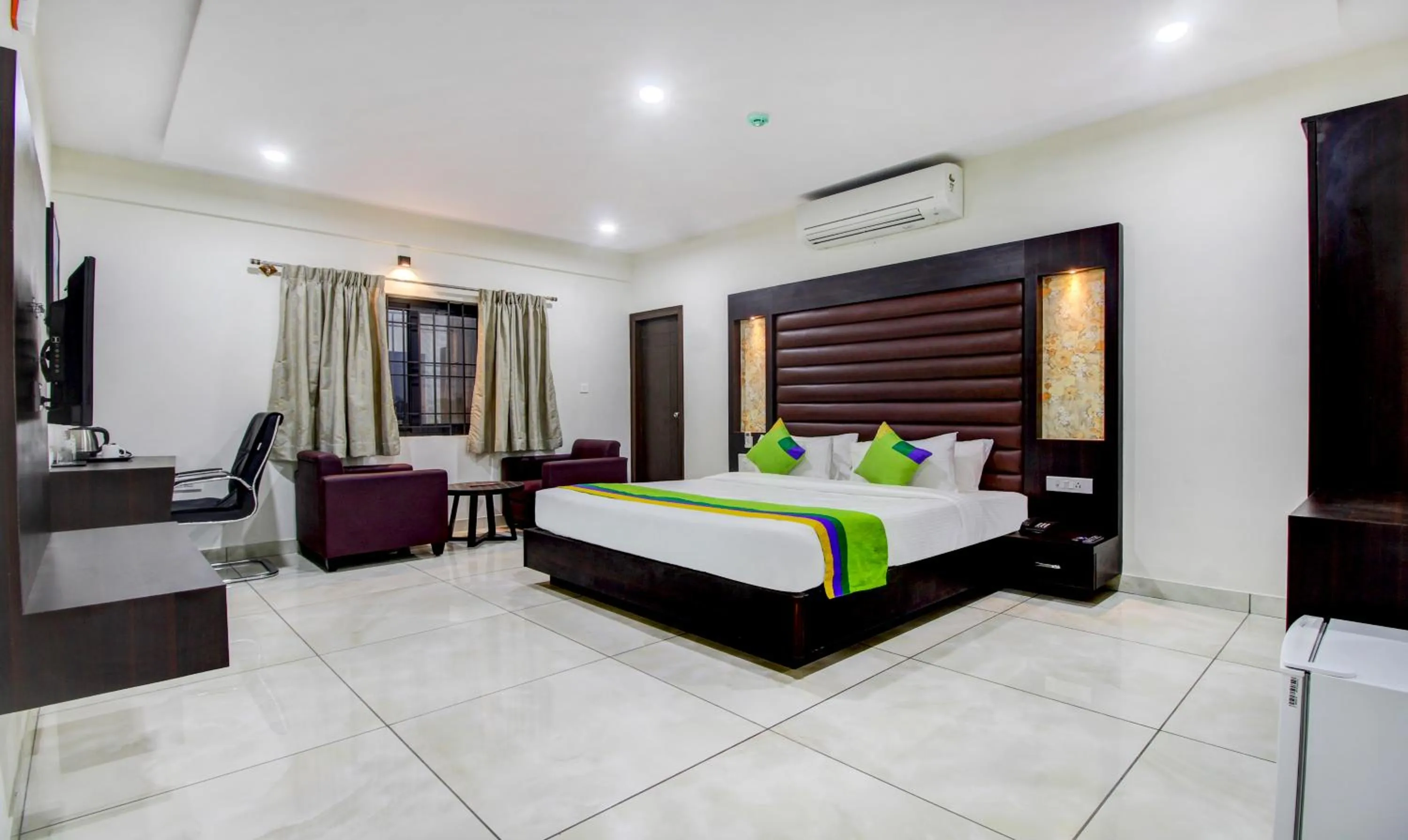 Bed in Treebo Sampradaya Bistro, Mailasandra