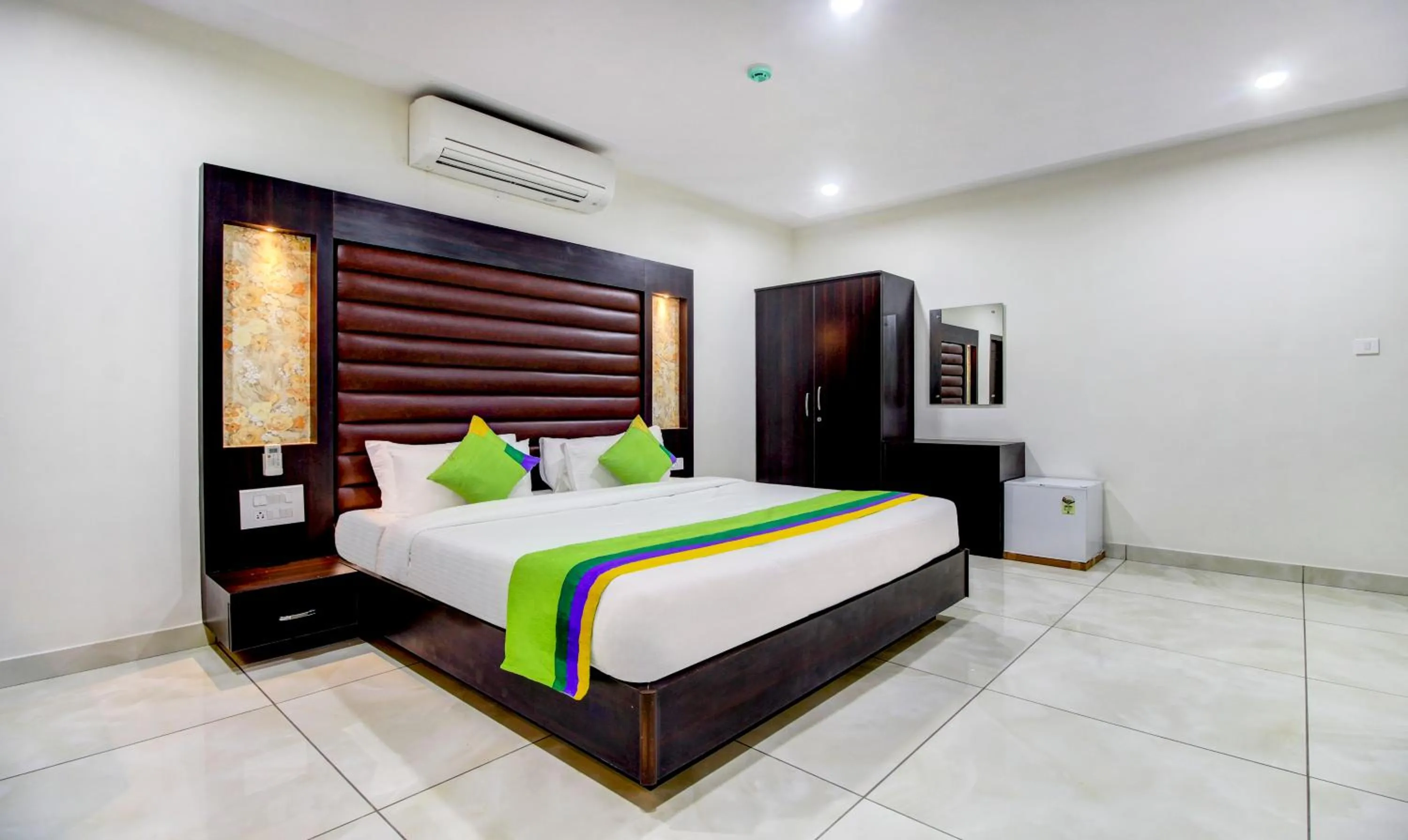 Bedroom, Bed in Treebo Sampradaya Bistro, Mailasandra