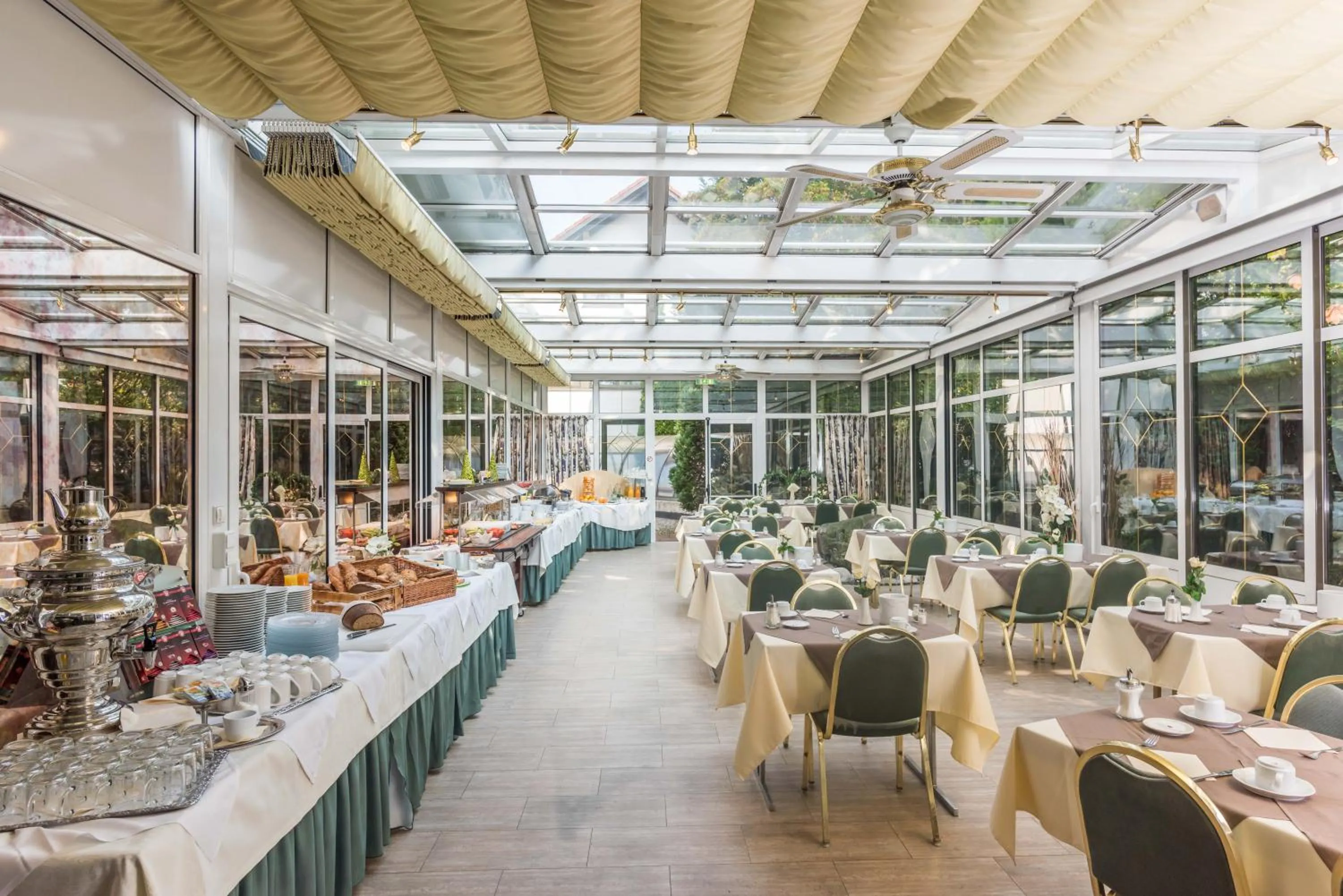 Breakfast in Hotel am Schlosspark