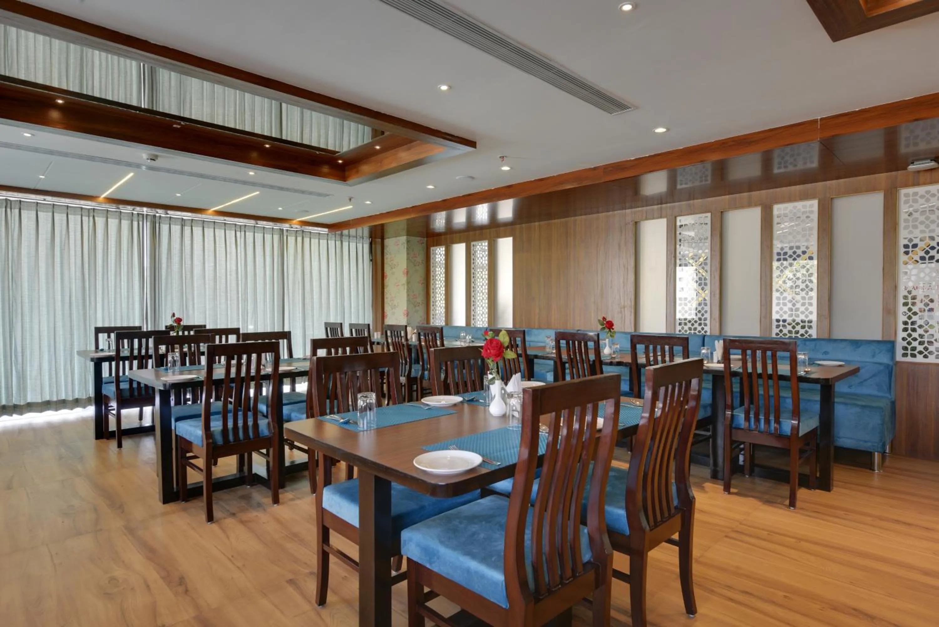 Restaurant/places to eat in Hotel khumani By Hills N Dunes