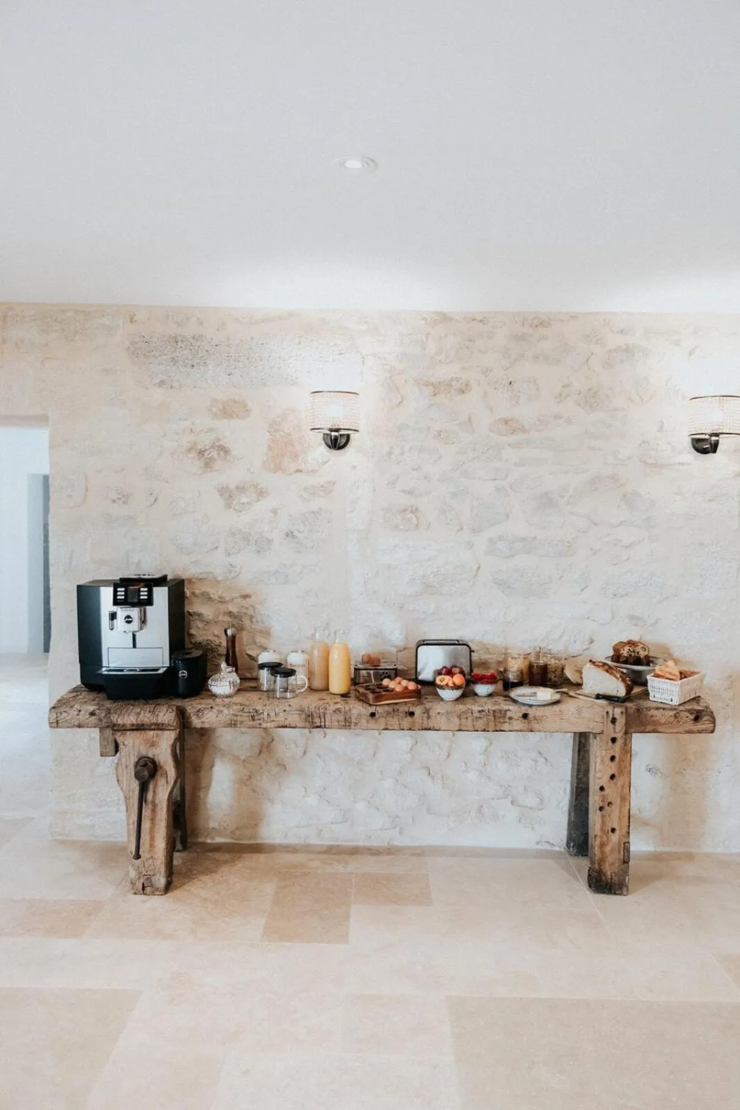 Breakfast in Château La Grande Clotte