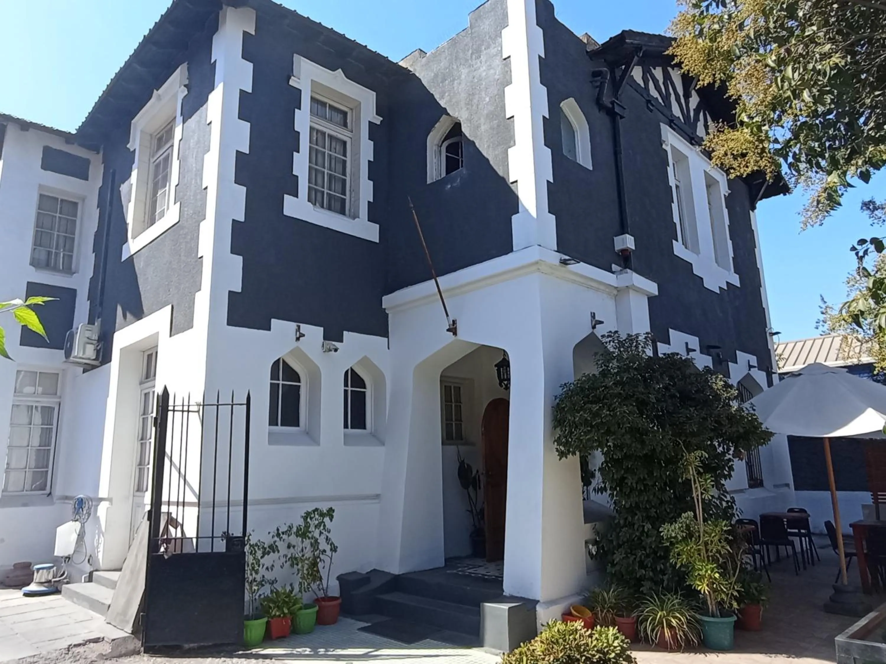 Property building in Hotel Casa Lyon