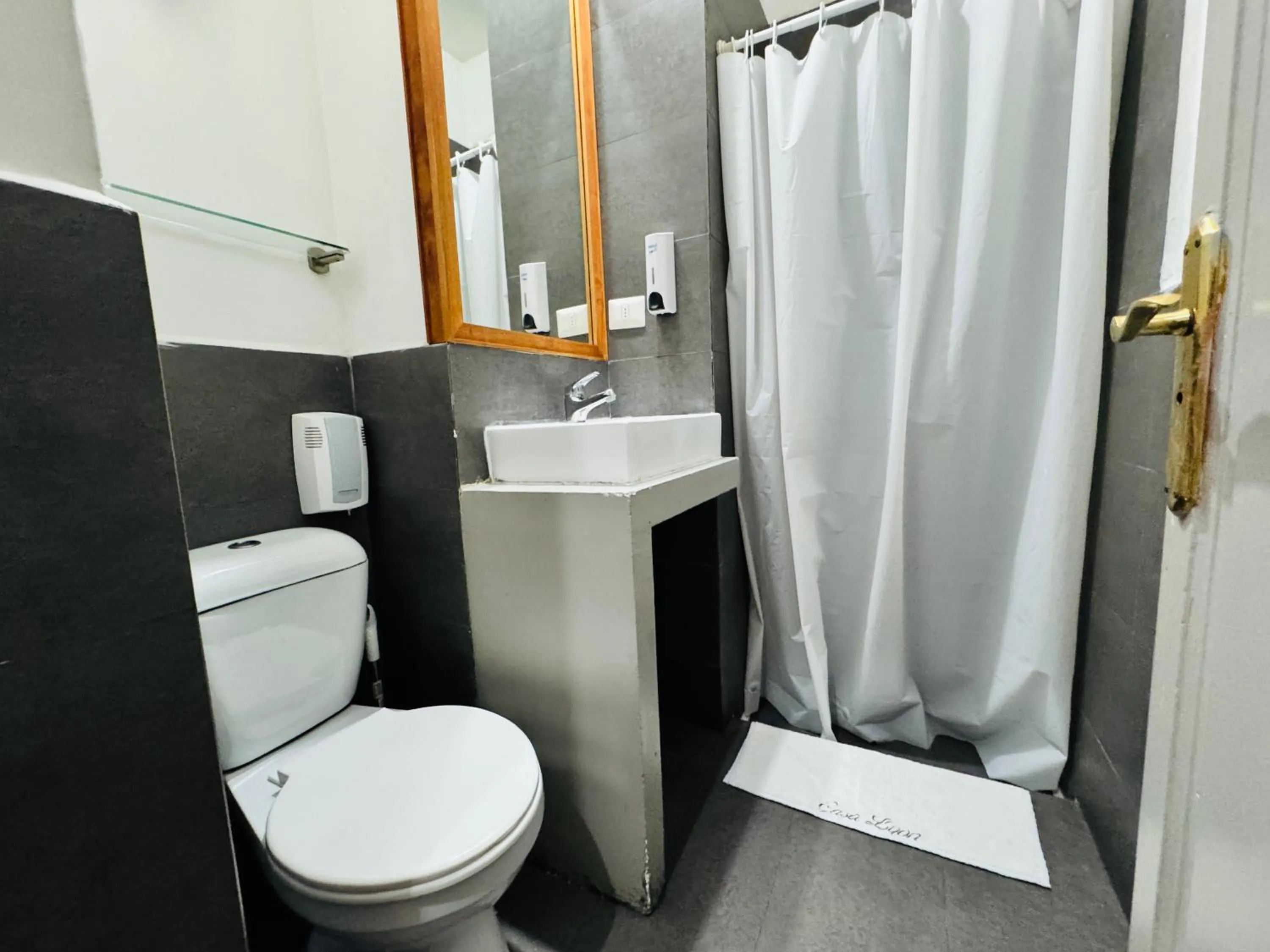 Bathroom in Hotel Casa Lyon