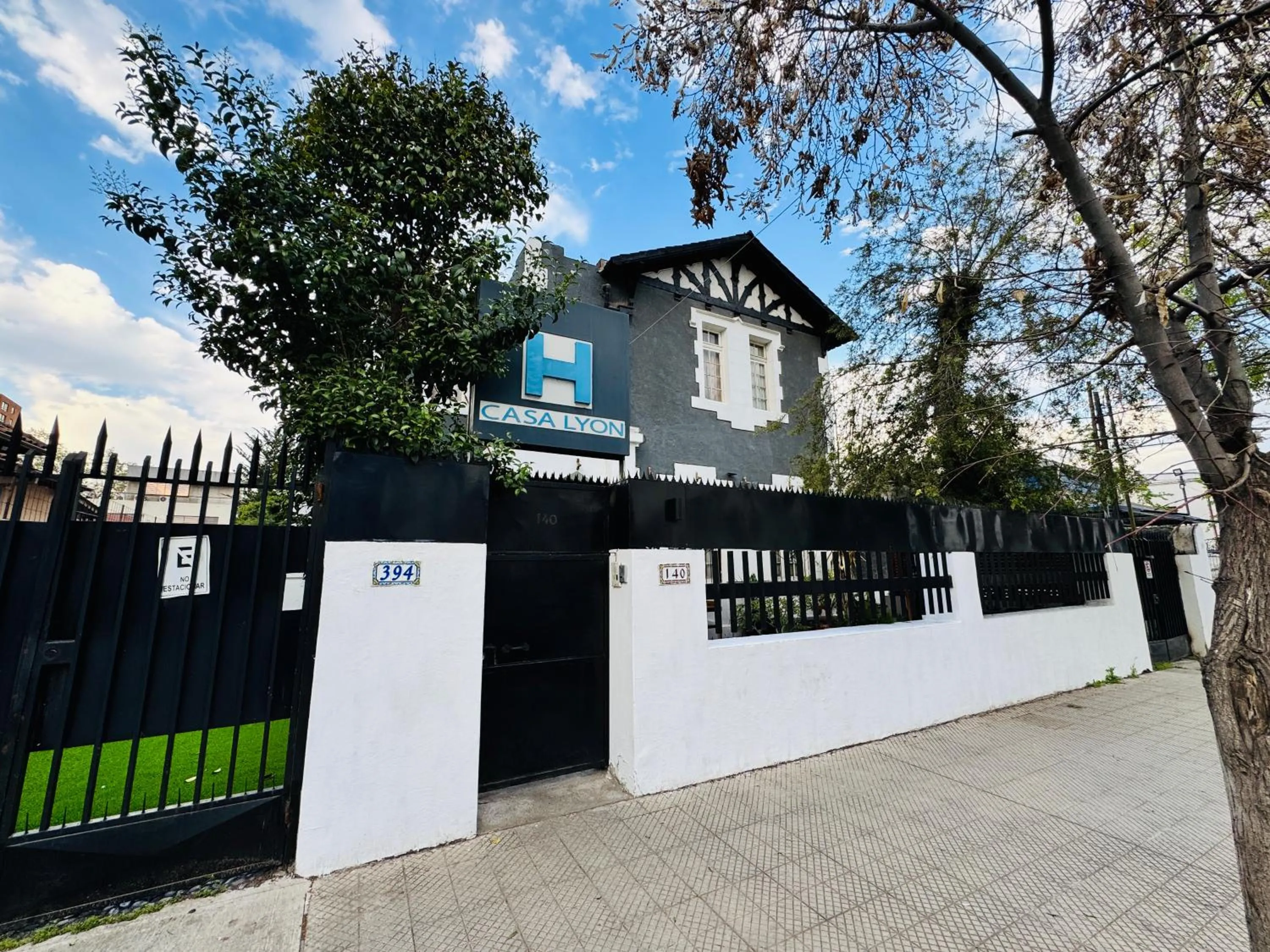 Property building in Hotel Casa Lyon