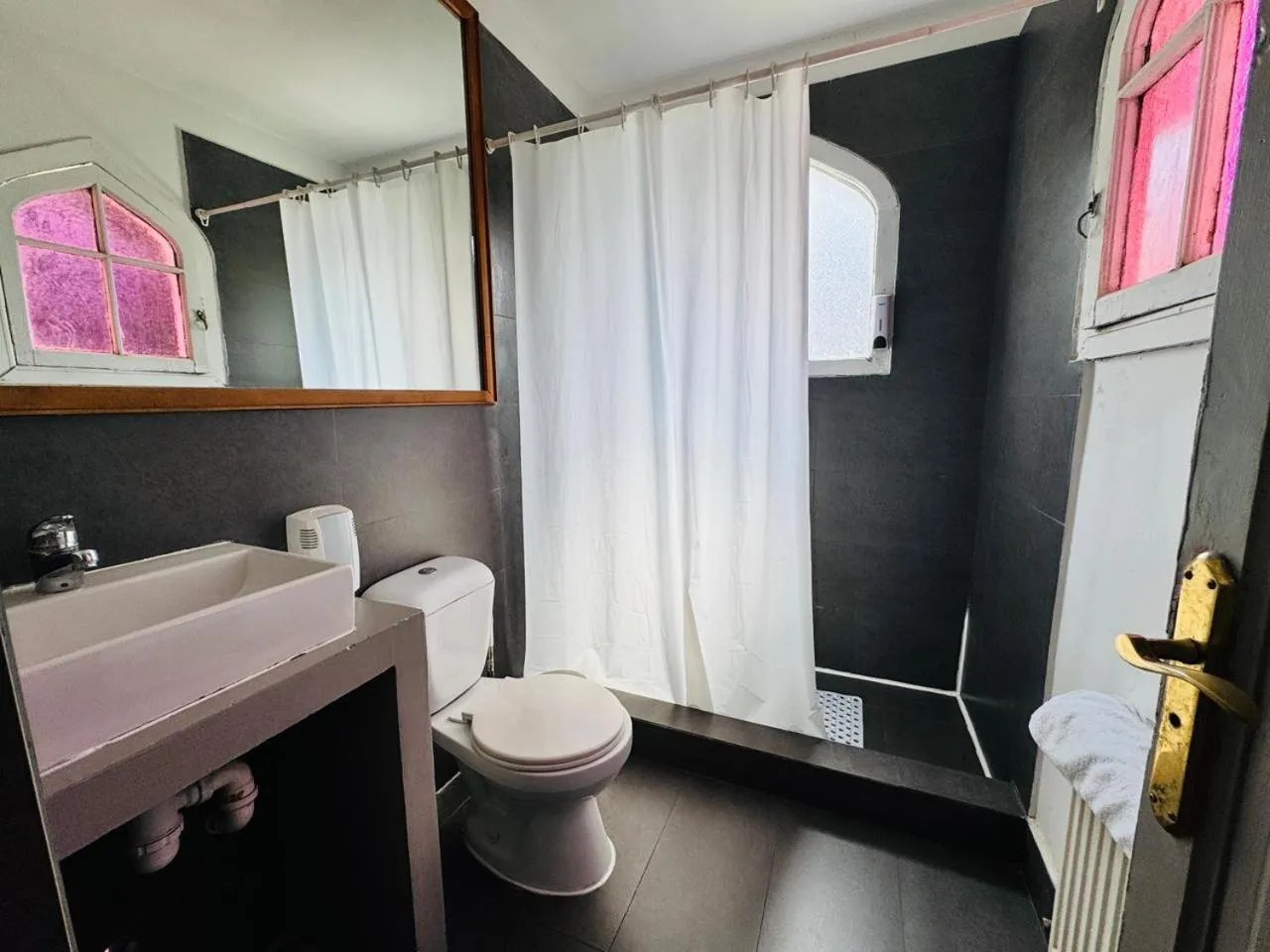 Shower in Hotel Casa Lyon