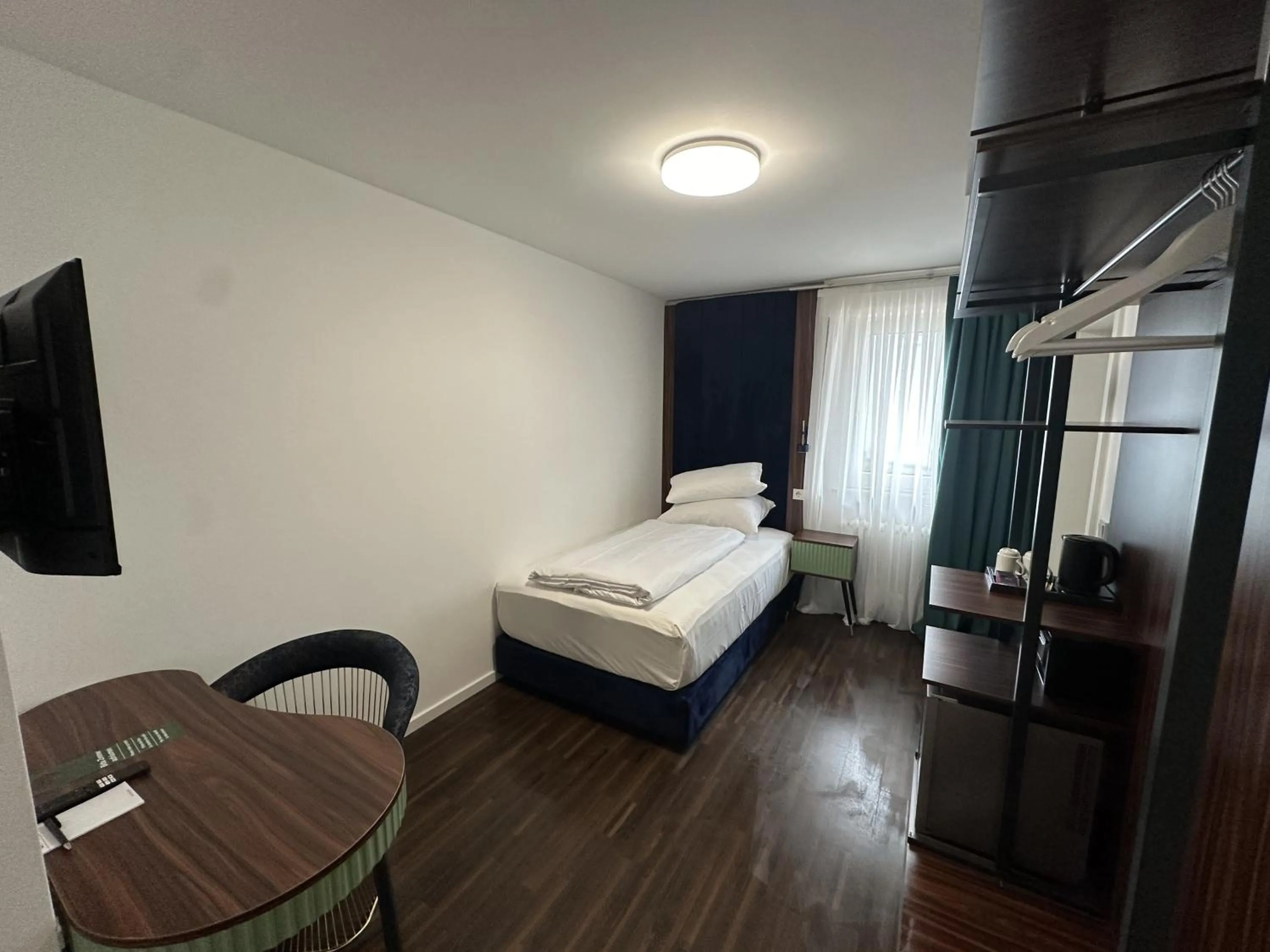 Photo of the whole room, Bed in AP Hotel Mannheim Viernheim