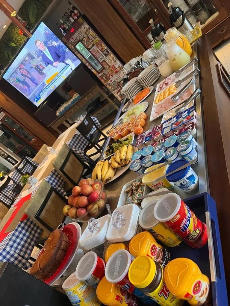 Buffet breakfast in FLAT Jardins São Paulo excelente!