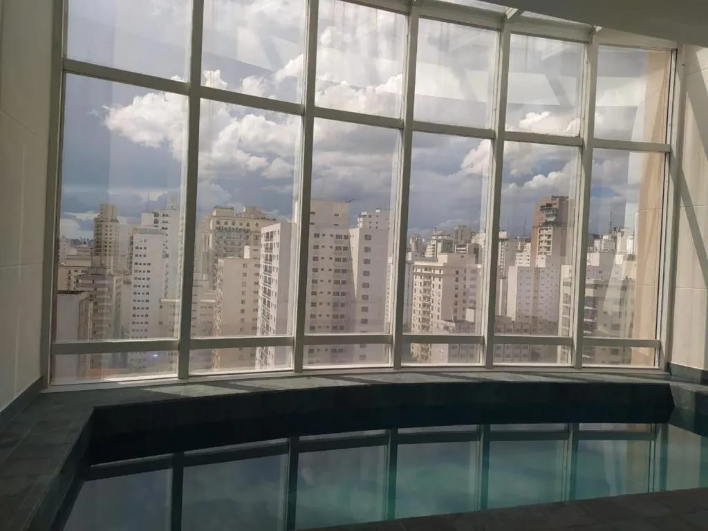 Swimming pool in FLAT Jardins São Paulo excelente!
