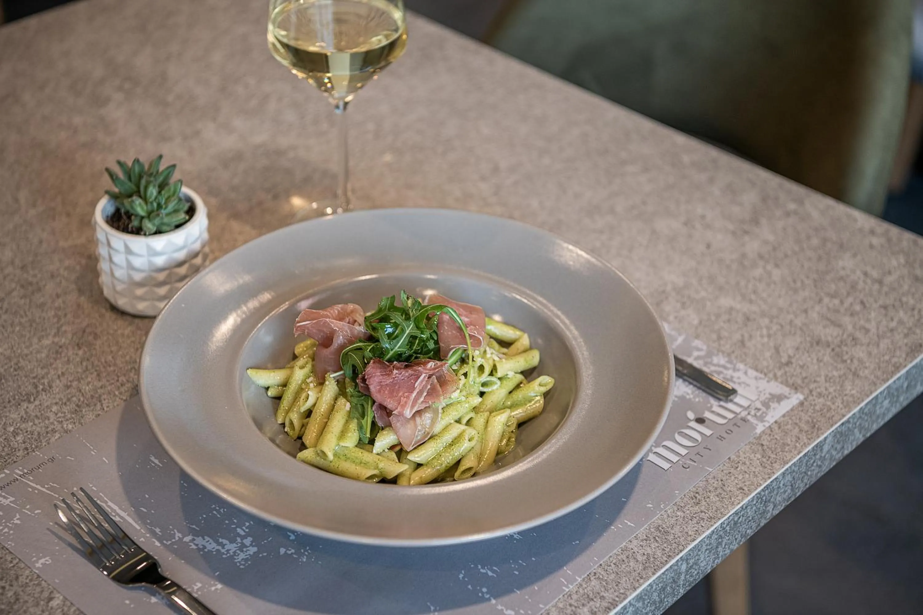 Restaurant/places to eat in Morum City Hotel Chania