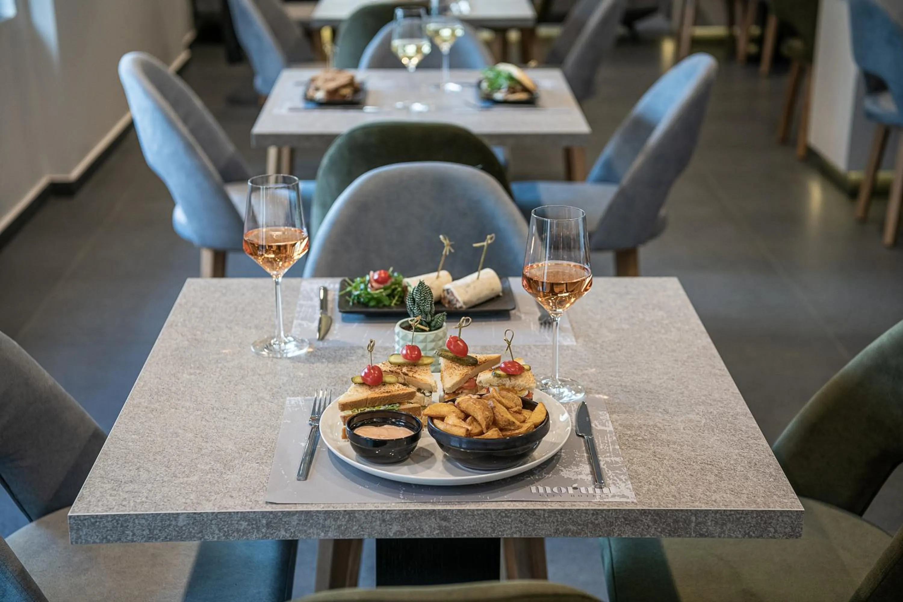 Restaurant/places to eat in Morum City Hotel Chania