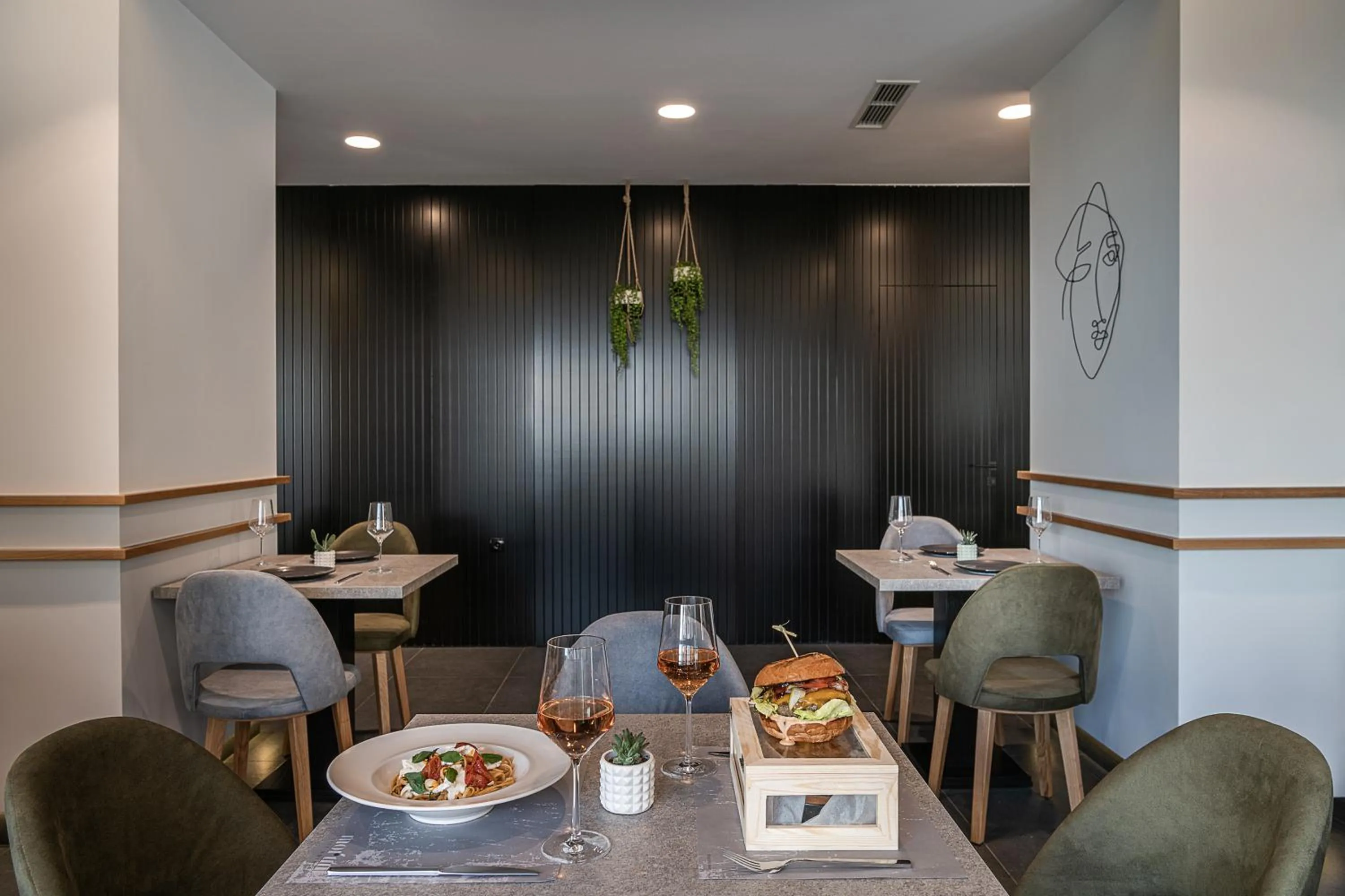 Restaurant/places to eat in Morum City Hotel Chania