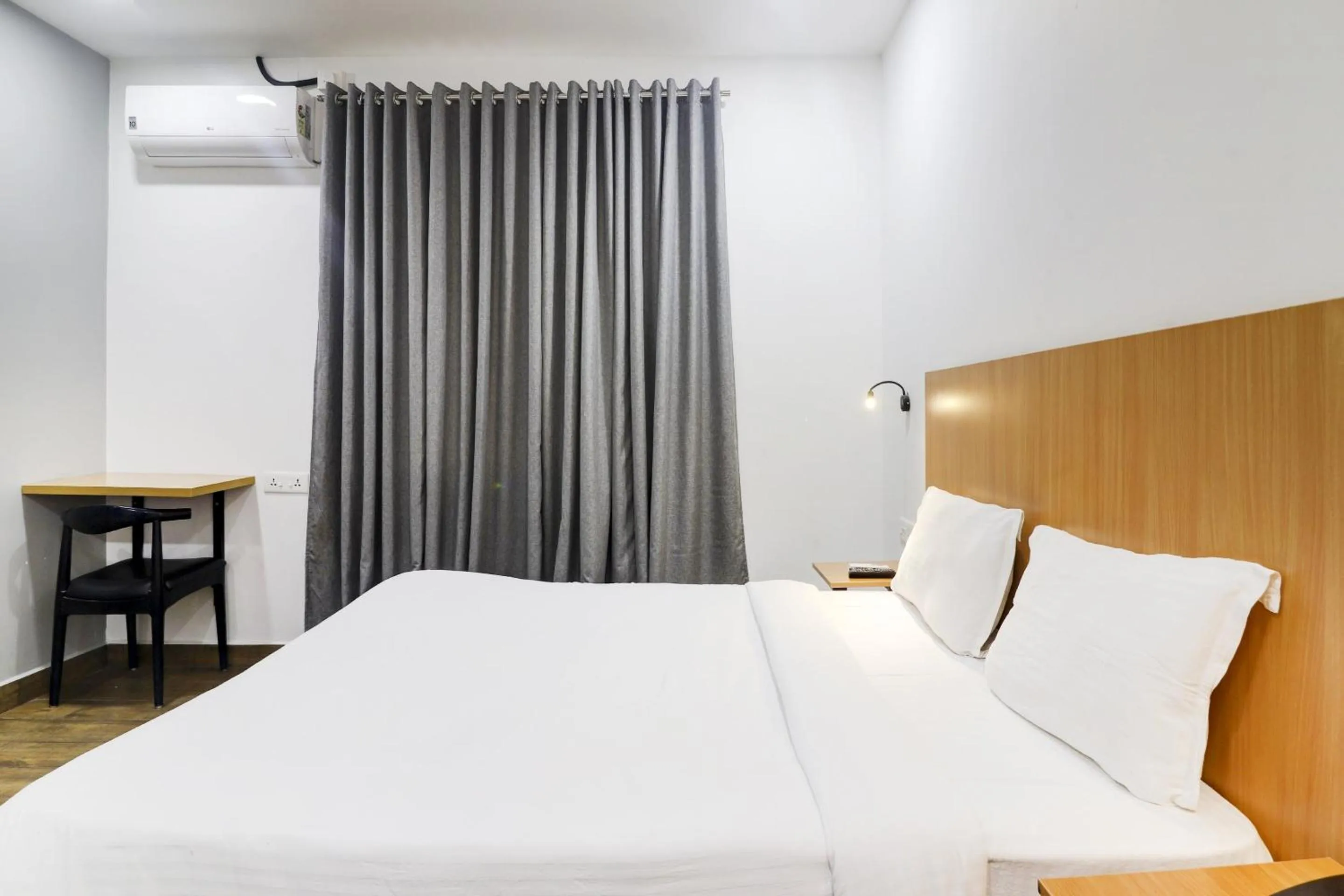 Bedroom in Townhouse Madhapur Near Shilparamam