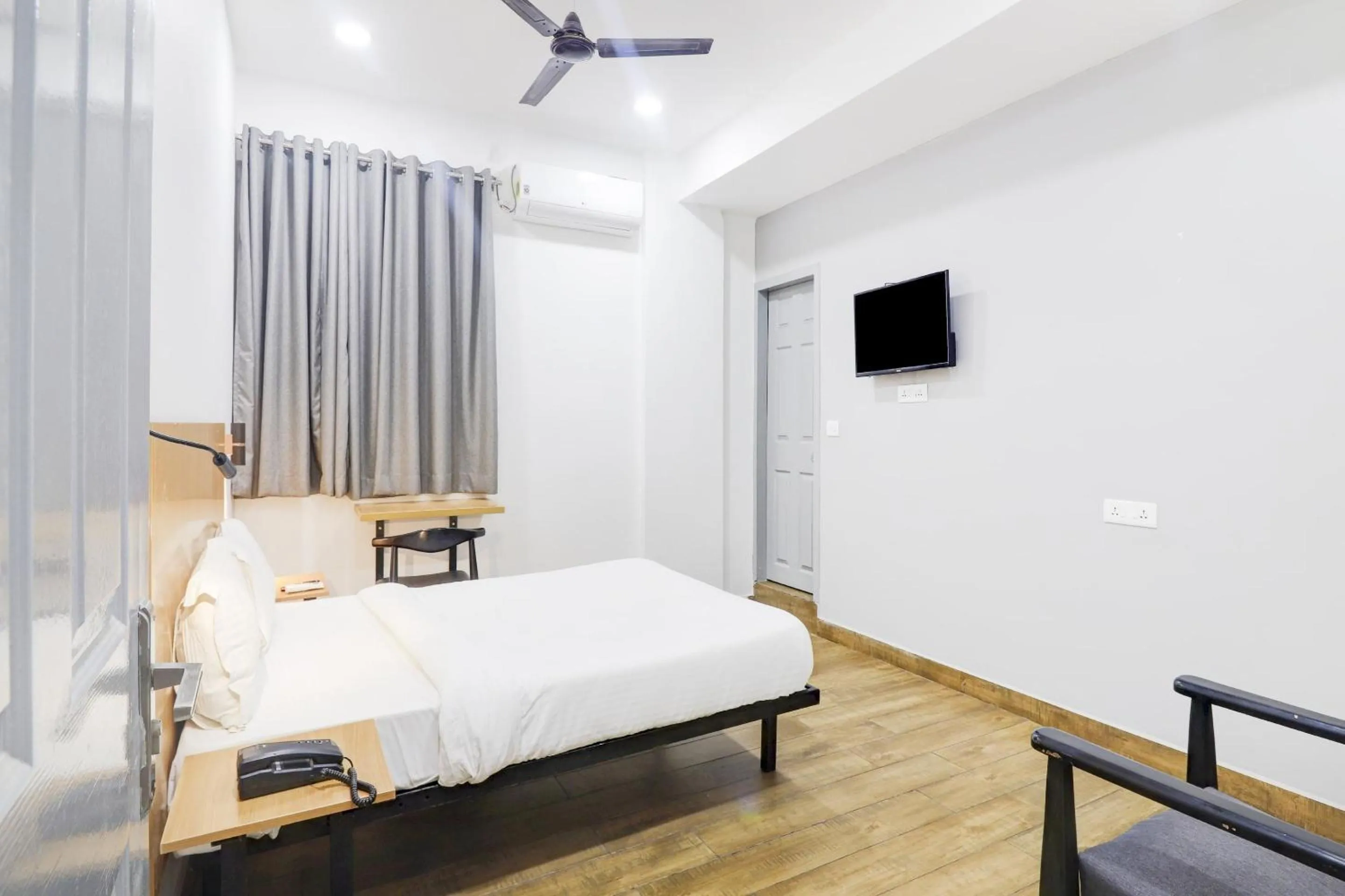 Bedroom in Townhouse Madhapur Near Shilparamam