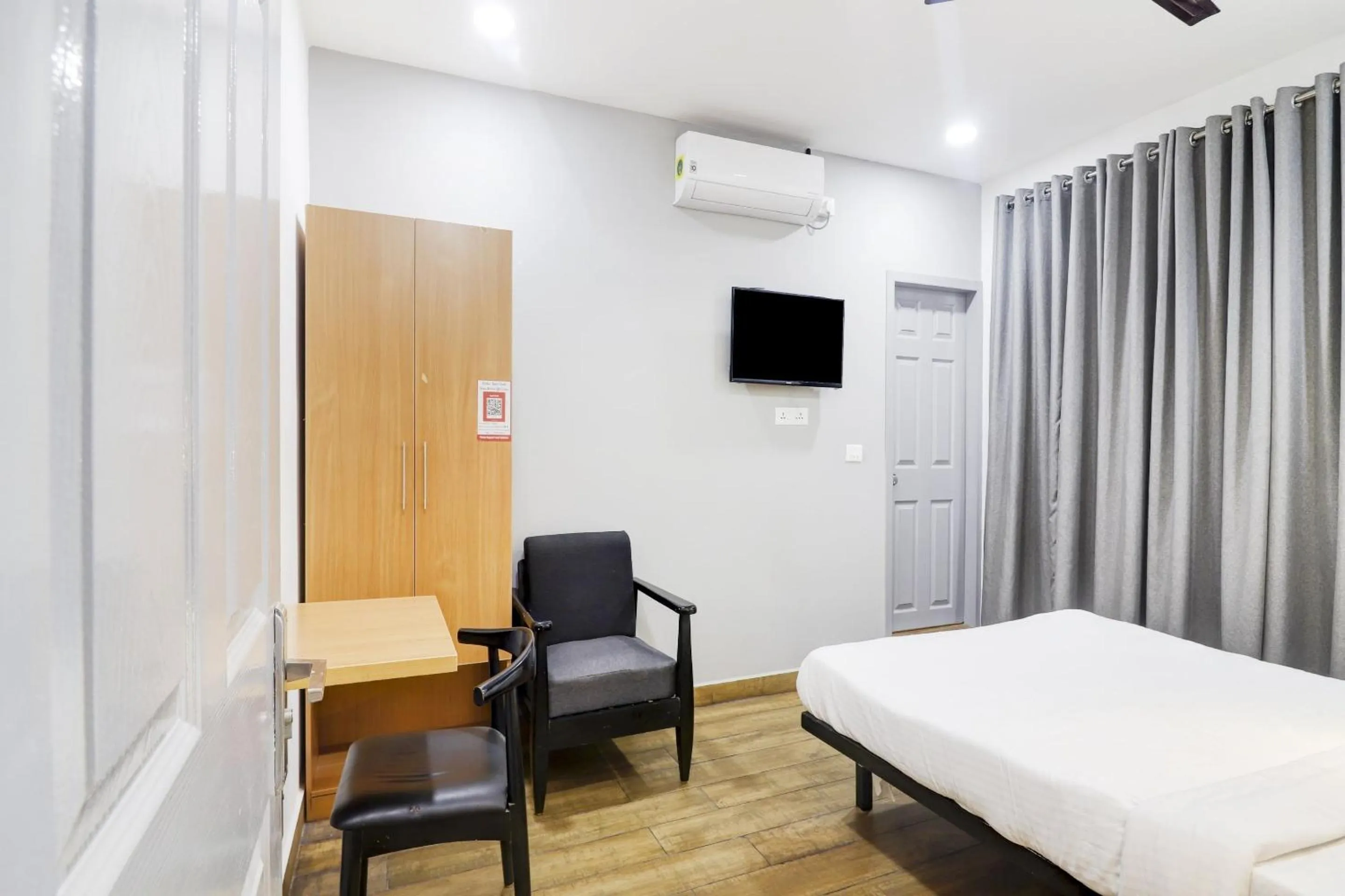 Bedroom in Townhouse Madhapur Near Shilparamam