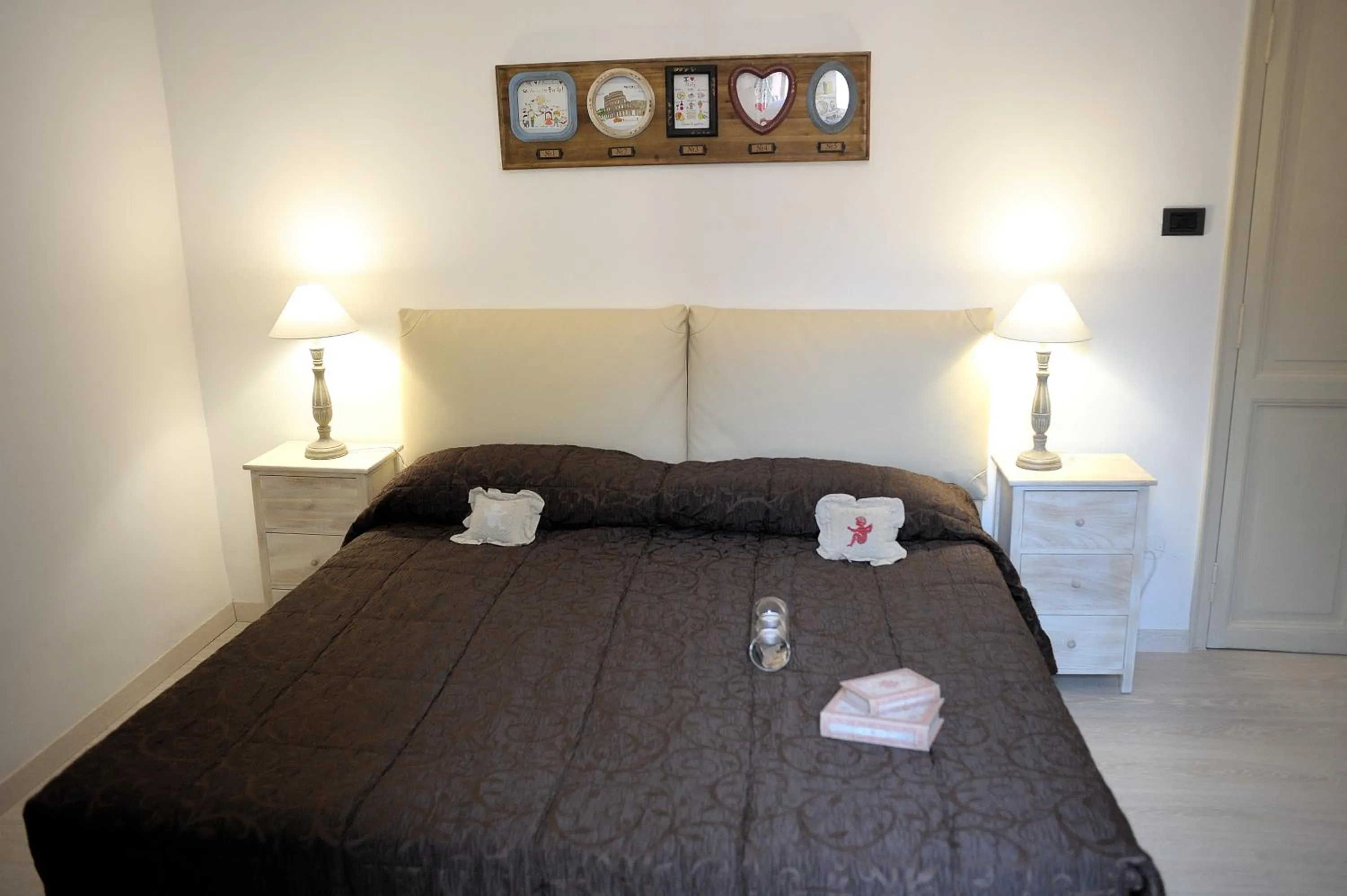 Photo of the whole room, Bed in Aquarius Inn