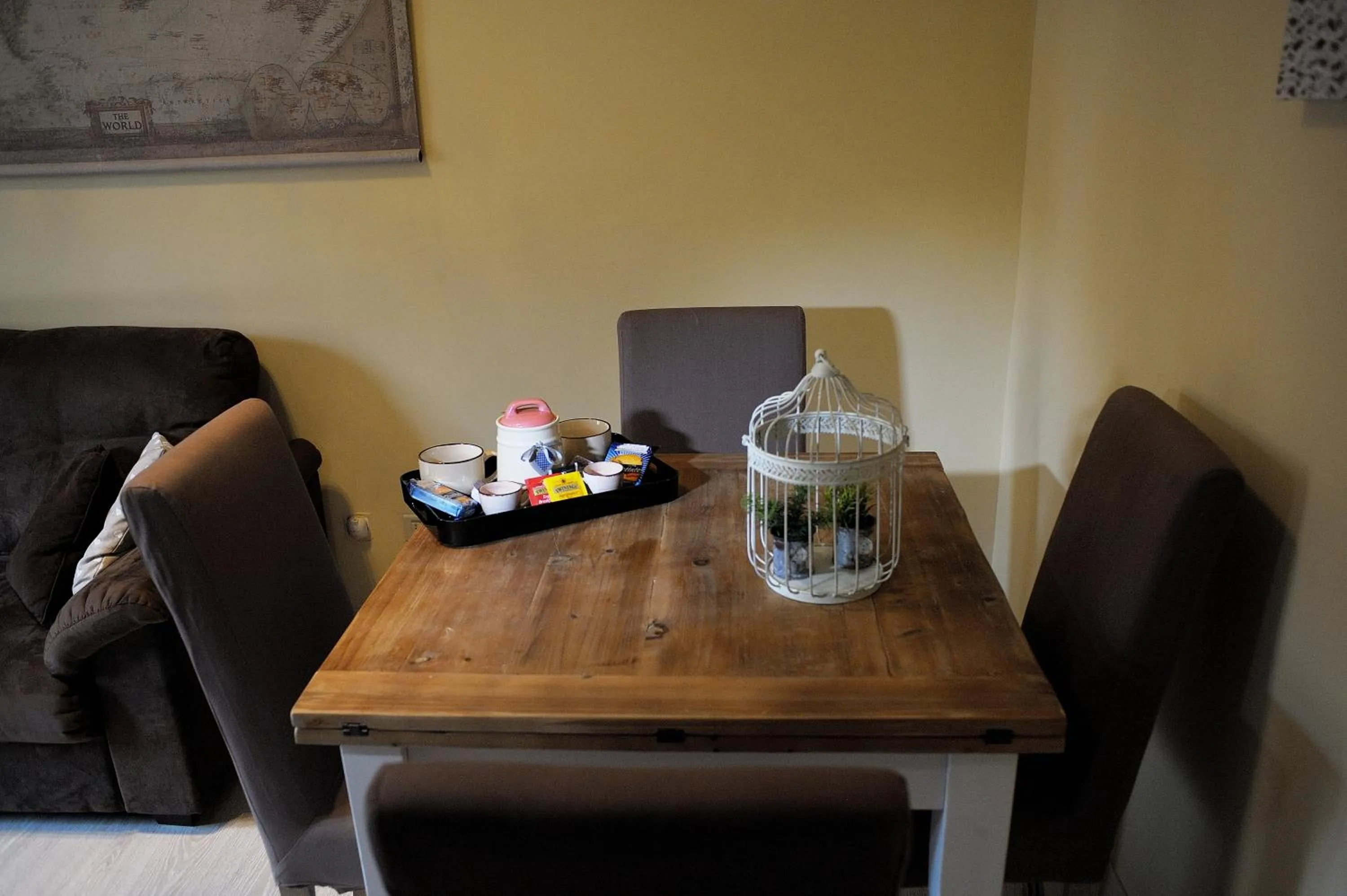 Communal lounge/ TV room in Aquarius Inn