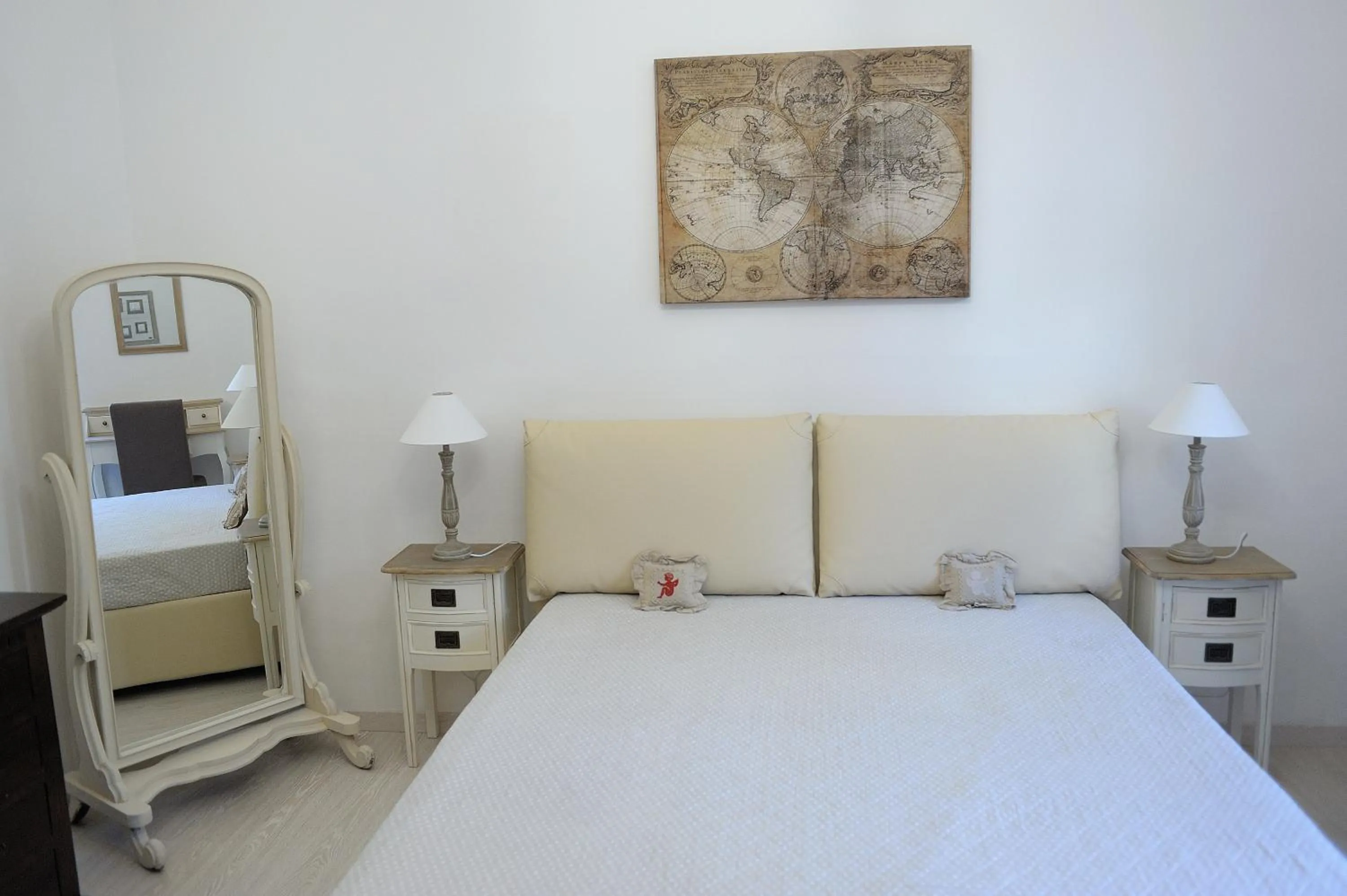 Photo of the whole room, Bed in Aquarius Inn