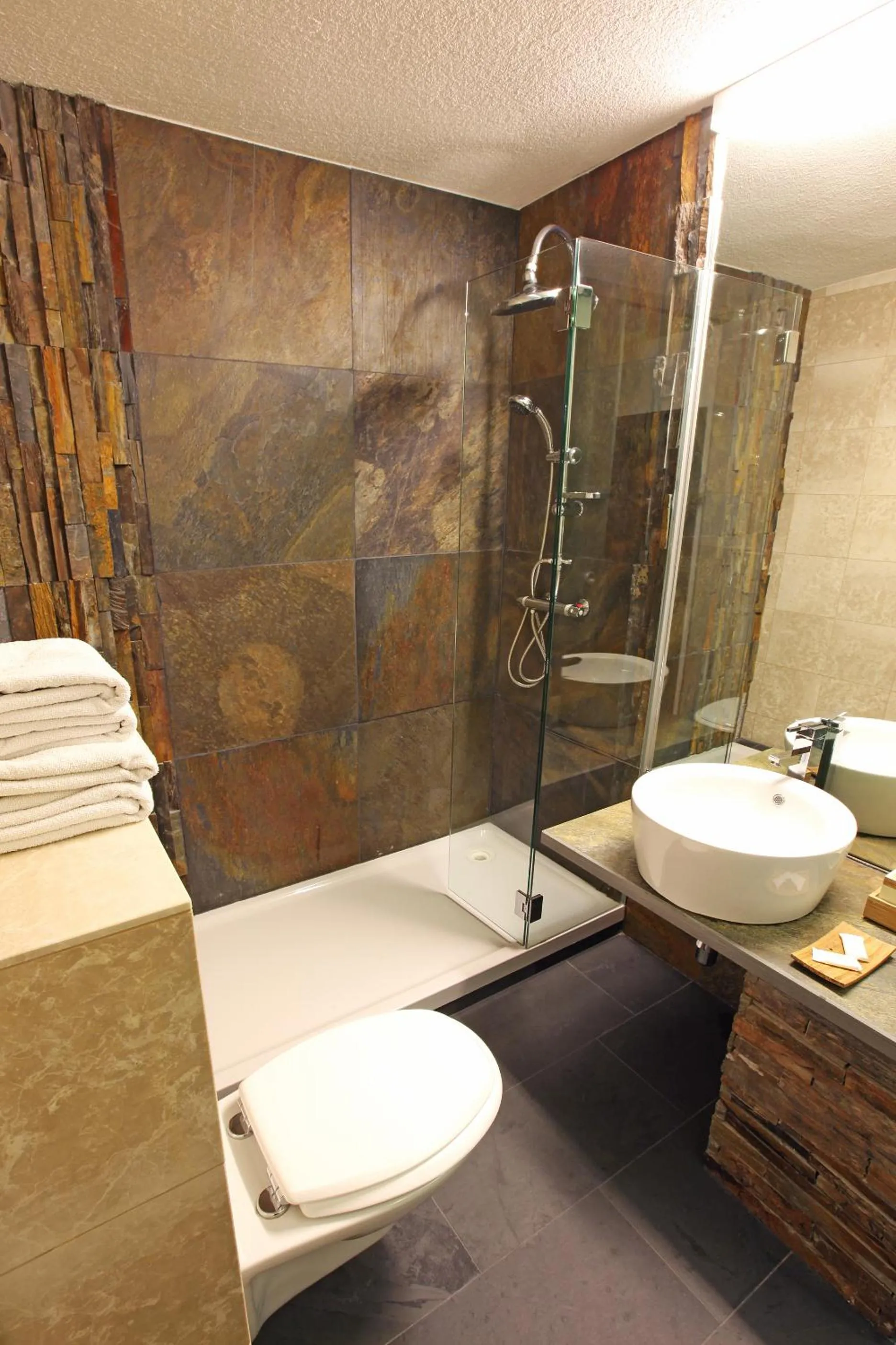 Bathroom in Alp Art Hotel Götzens