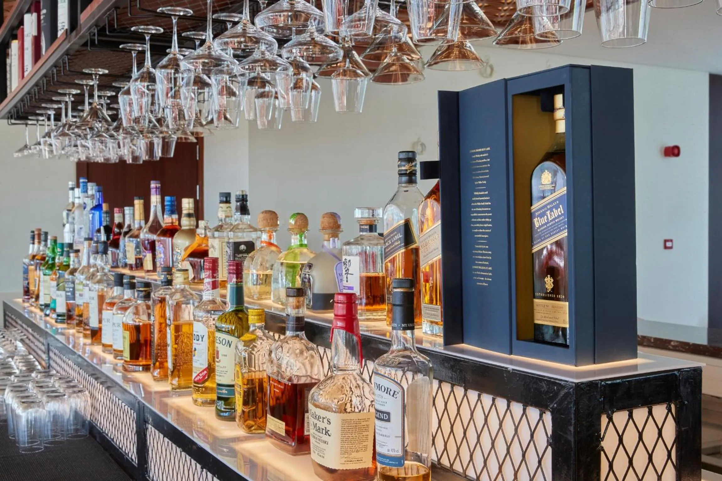 Lounge or bar in The Quorum