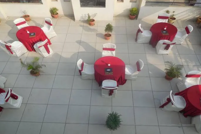 Dining area in JK Rooms 147 Lions - Koradi Nagpur