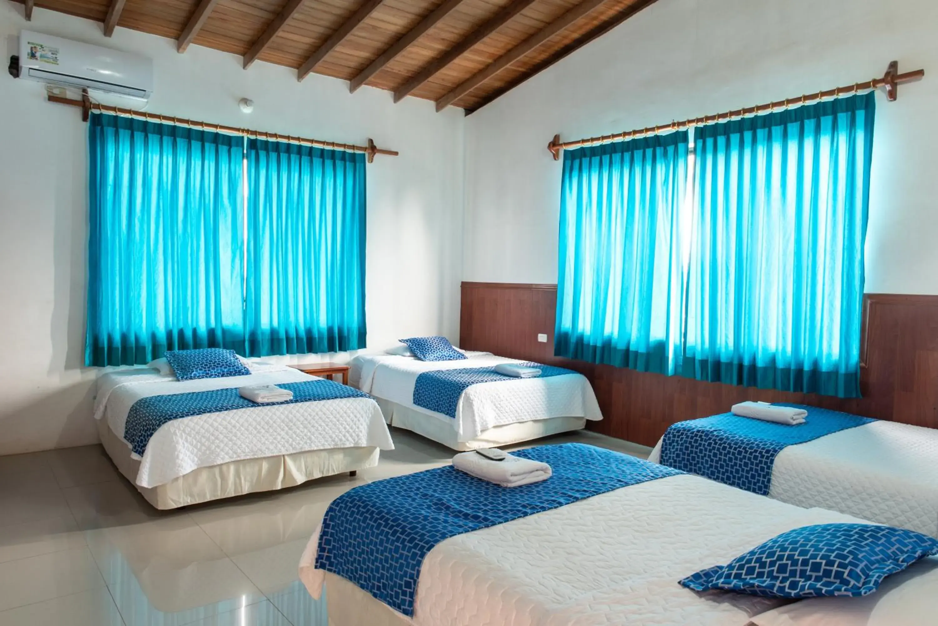 Standard Quadruple Room in Hotel LA GRAN TORTUGA - ᯤ STARLINK Standard Quadruple Room in Hotel LA GRAN TORTUGA - ᯤ STARLINK