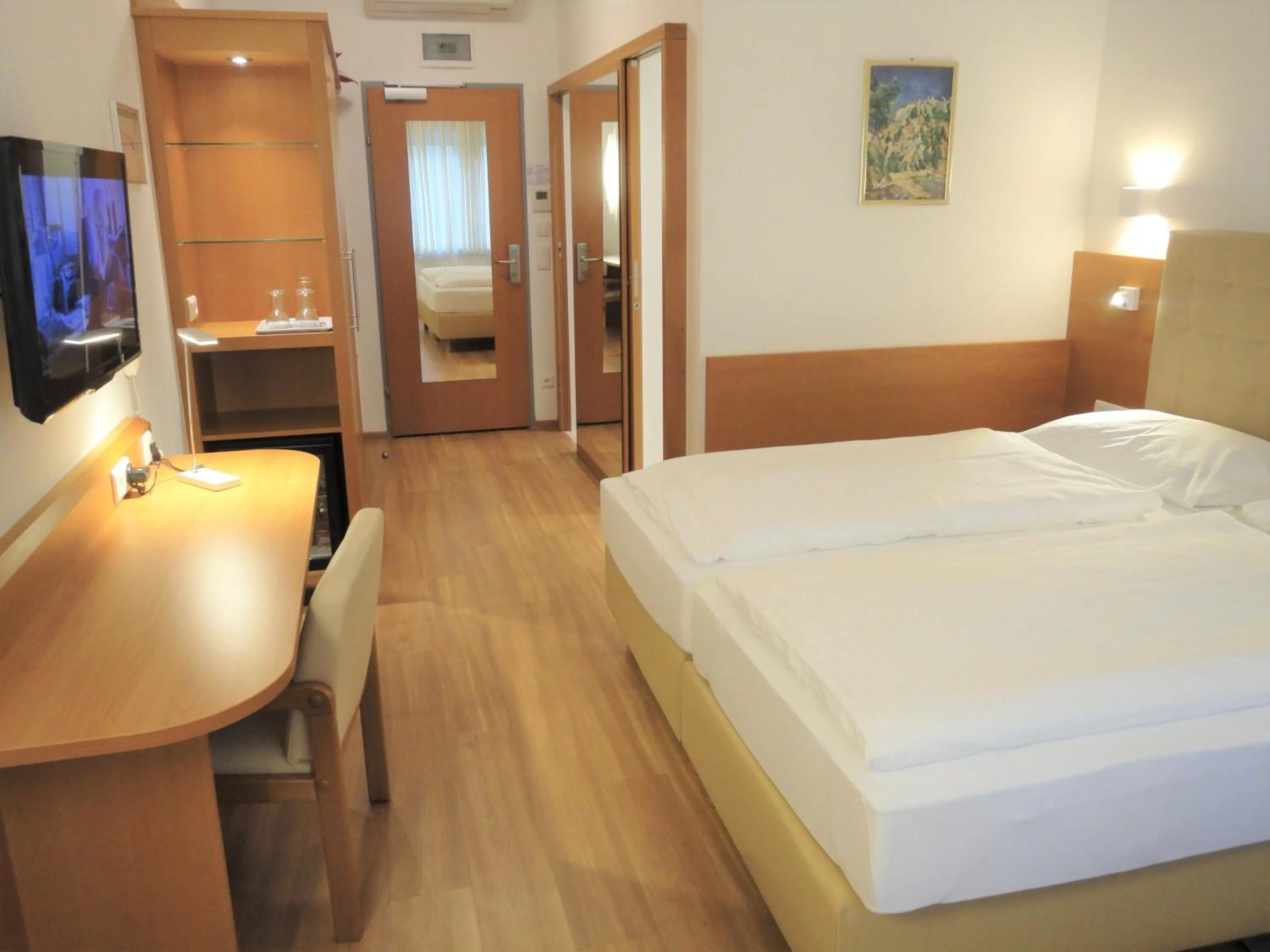 Photo of the whole room, Bed in City Hotel Albrecht