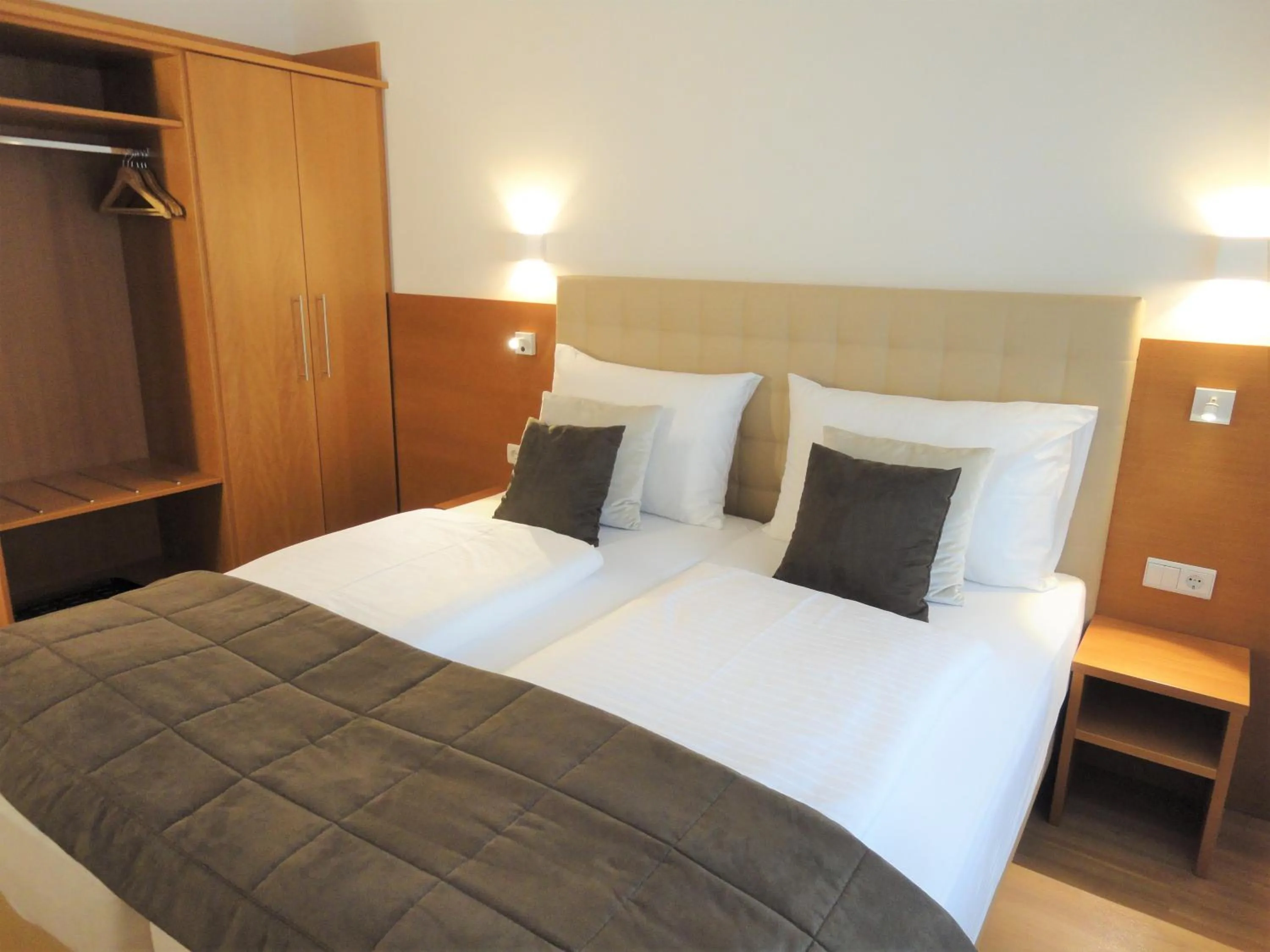 Photo of the whole room, Bed in City Hotel Albrecht