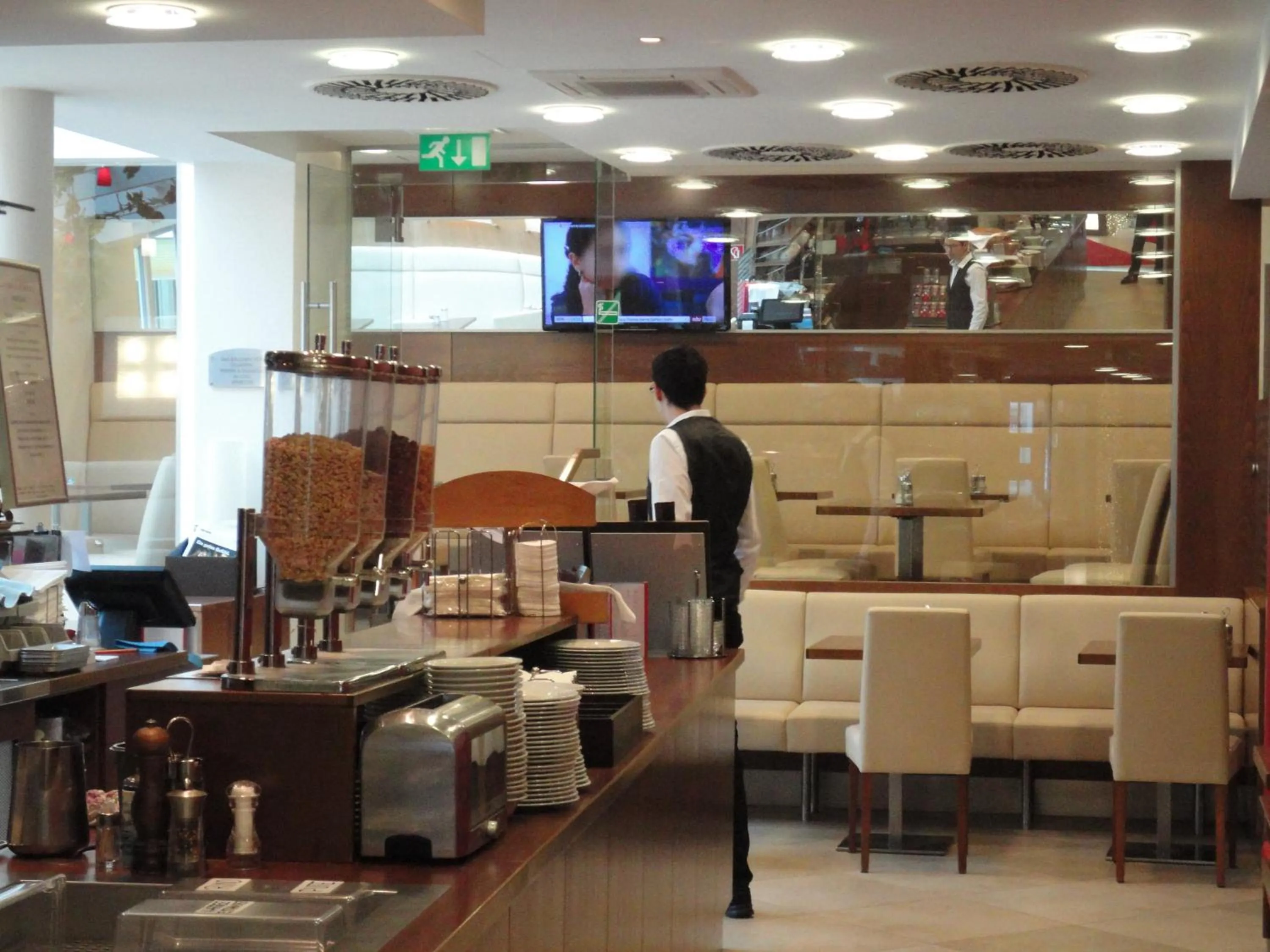 Restaurant/places to eat in City Hotel Albrecht