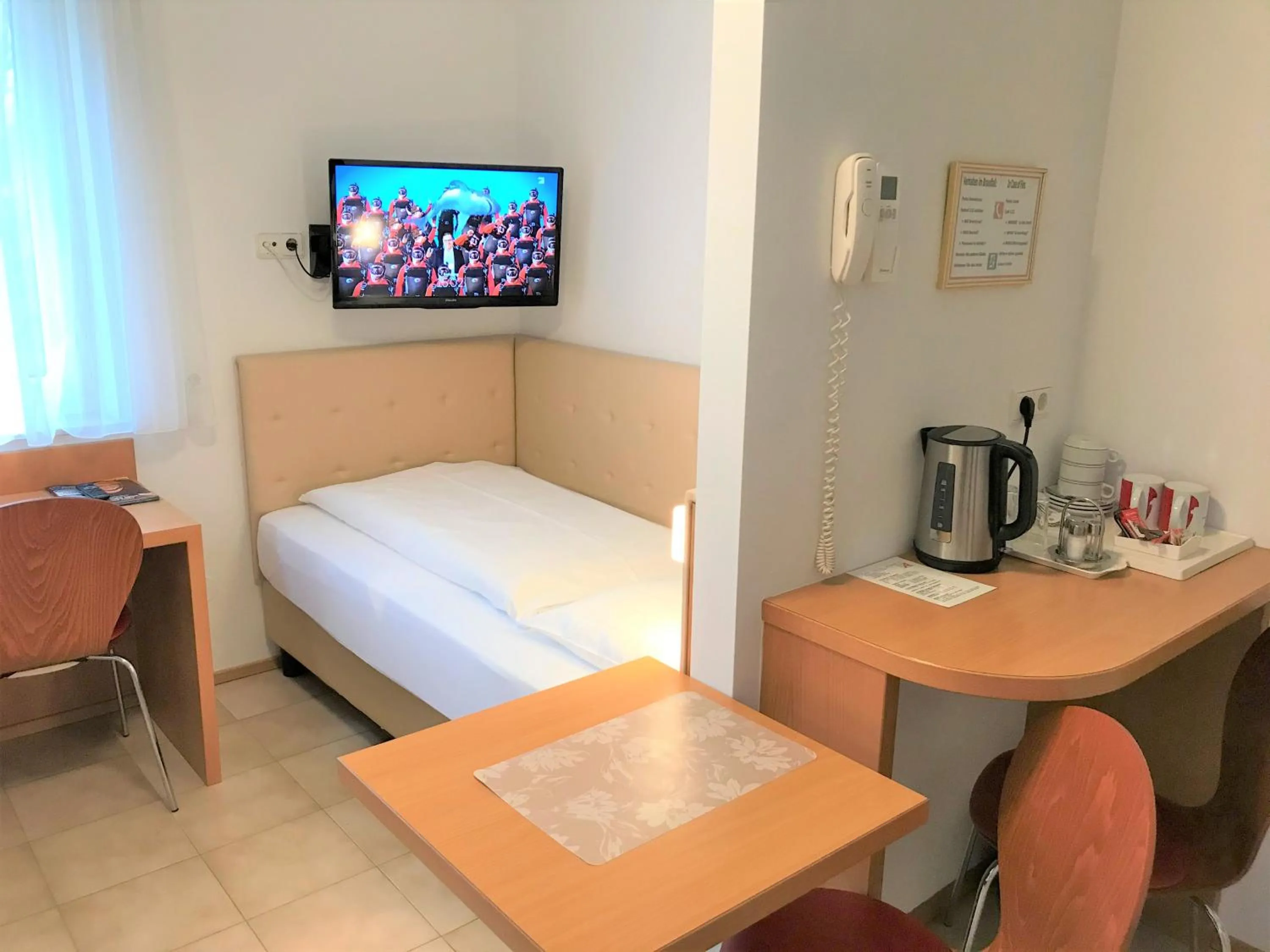 Bedroom, Bed in City Hotel Albrecht