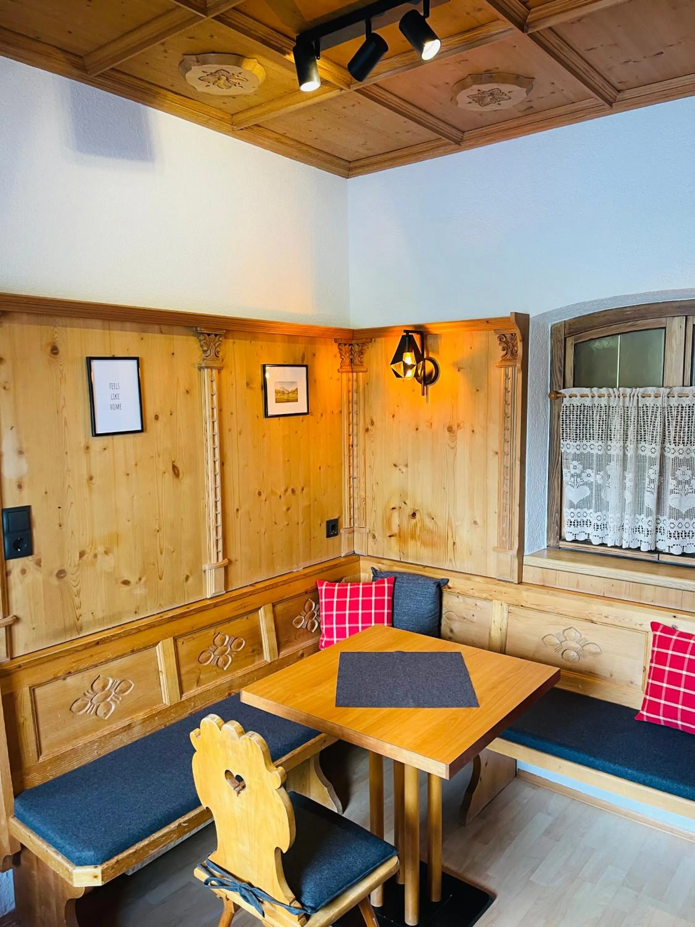 Lounge or bar in Hotel Sonnenhof - bed & breakfast & appartements