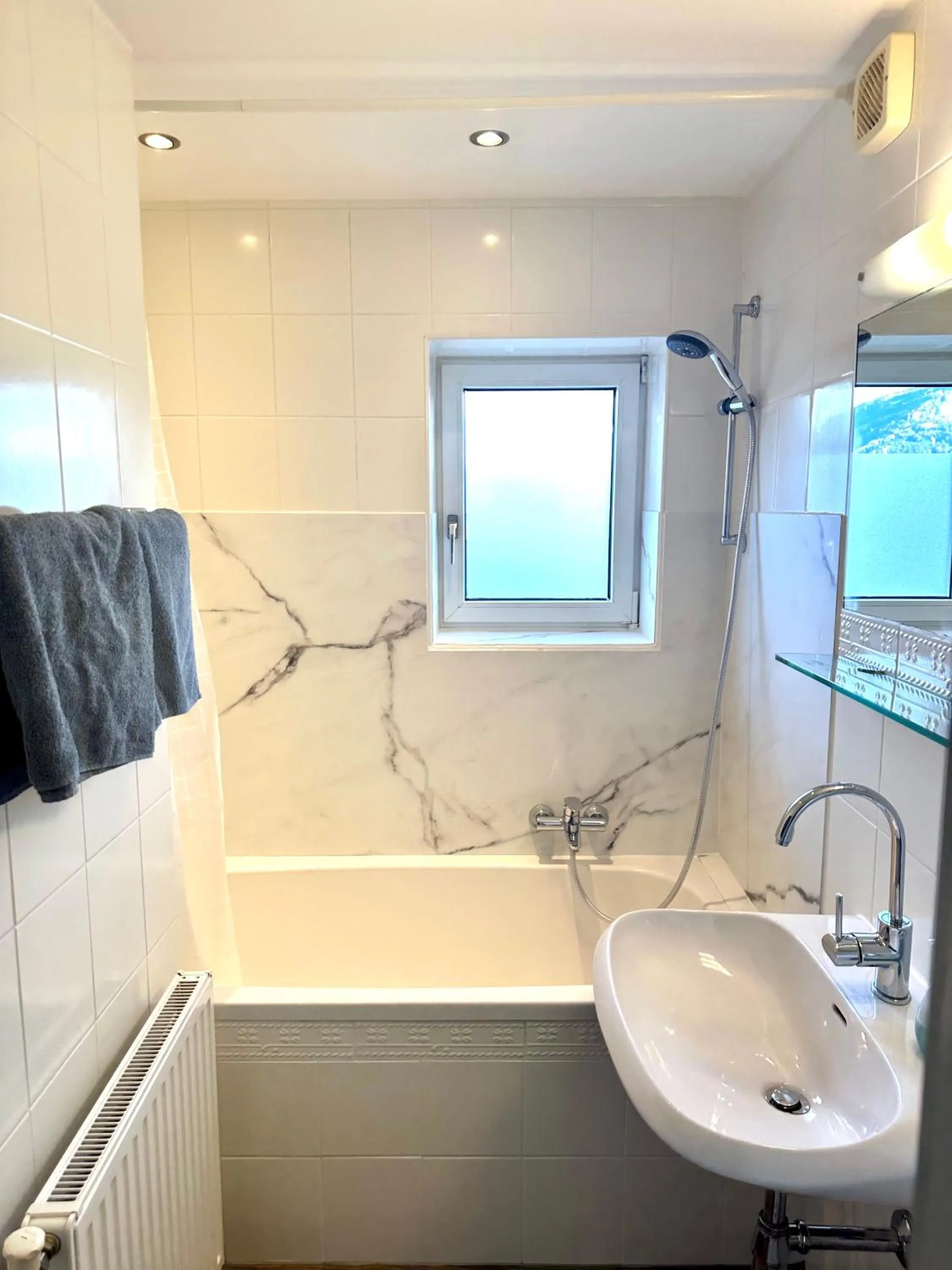 Bathroom in Hotel Sonnenhof - bed & breakfast & appartements
