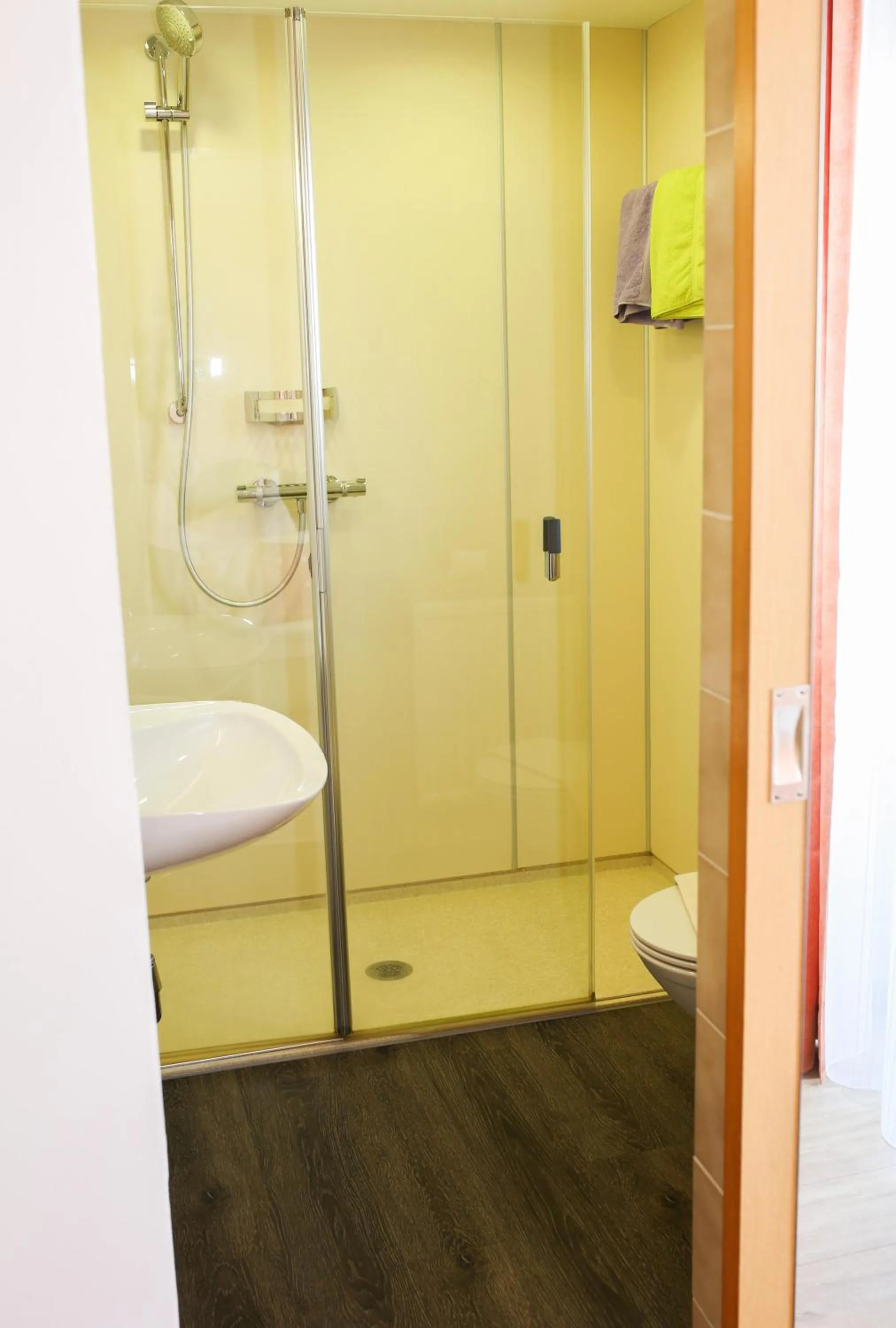 Bathroom in Hotel Sonnenhof - bed & breakfast & appartements