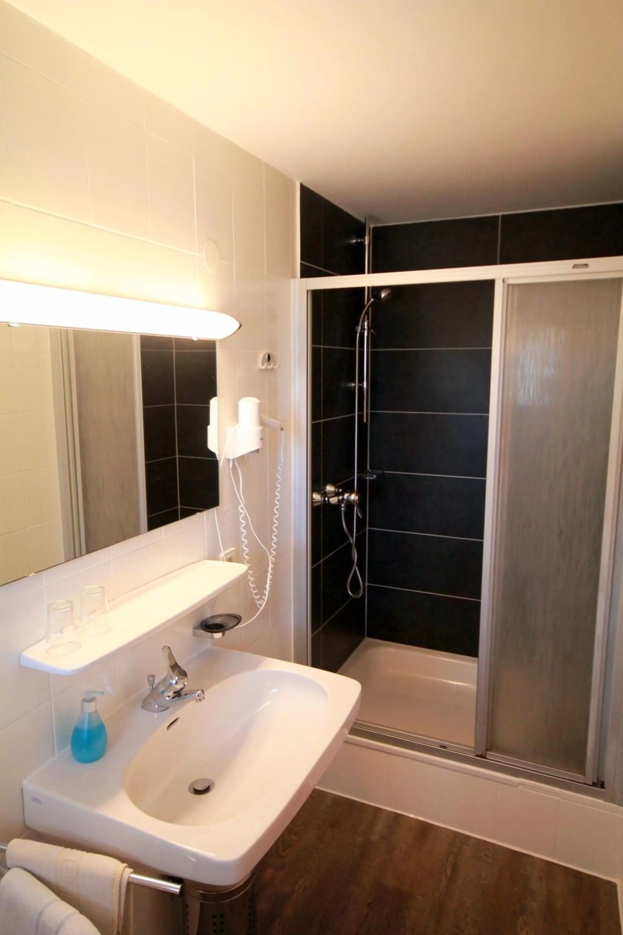 Bathroom in Hotel Sonnenhof - bed & breakfast & appartements