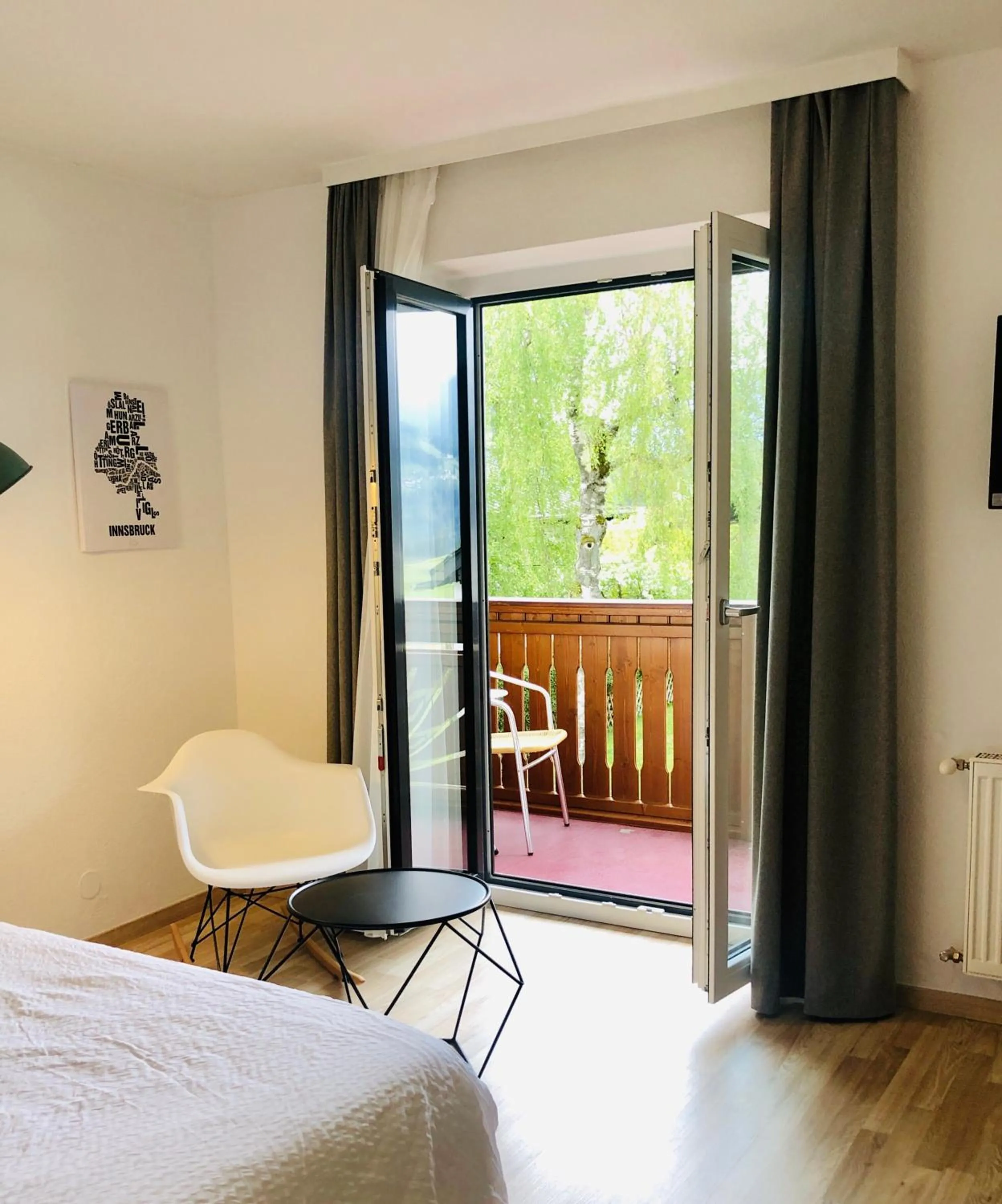 Balcony/Terrace, Bed in Hotel Sonnenhof - bed & breakfast & appartements