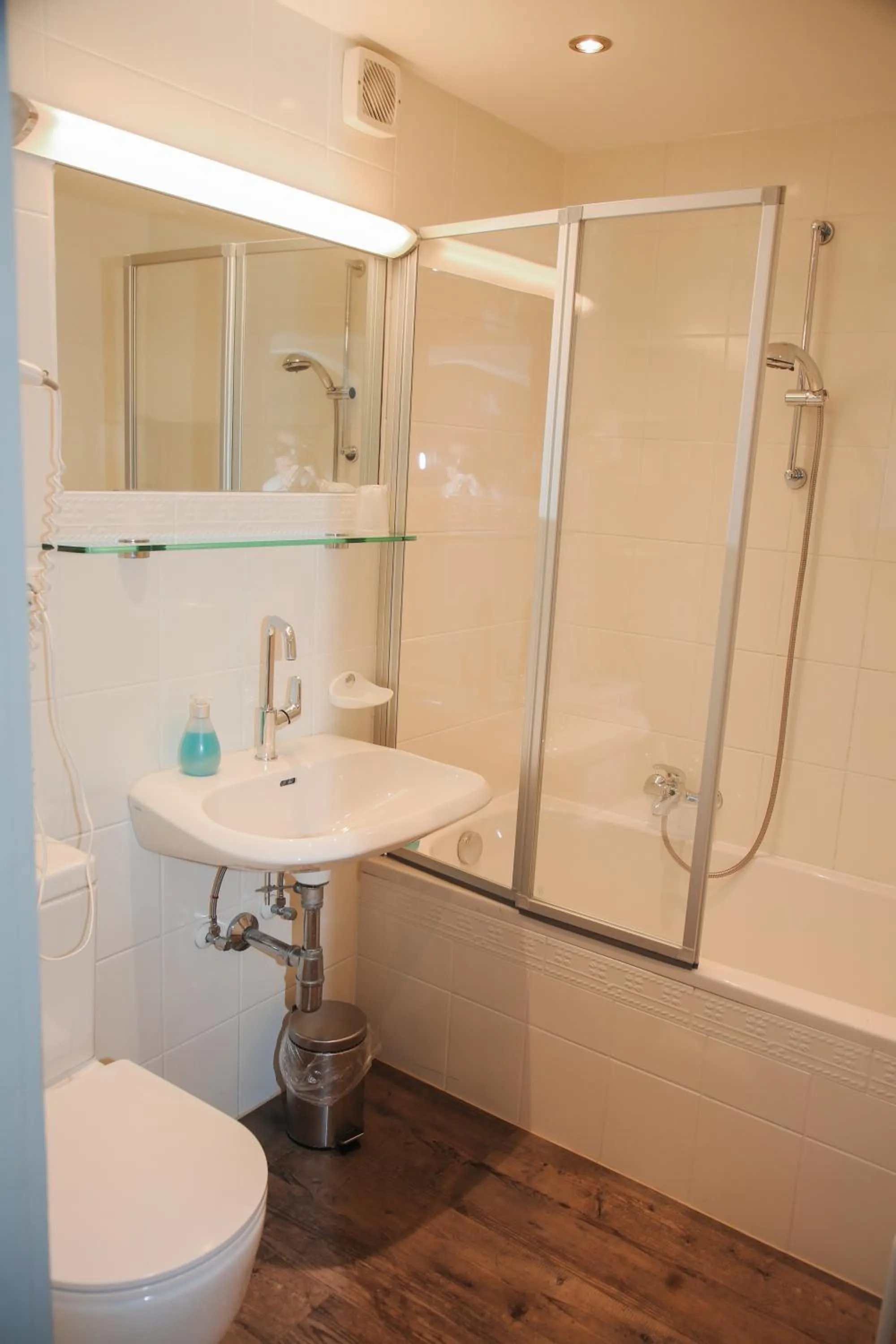 Bathroom in Hotel Sonnenhof - bed & breakfast & appartements