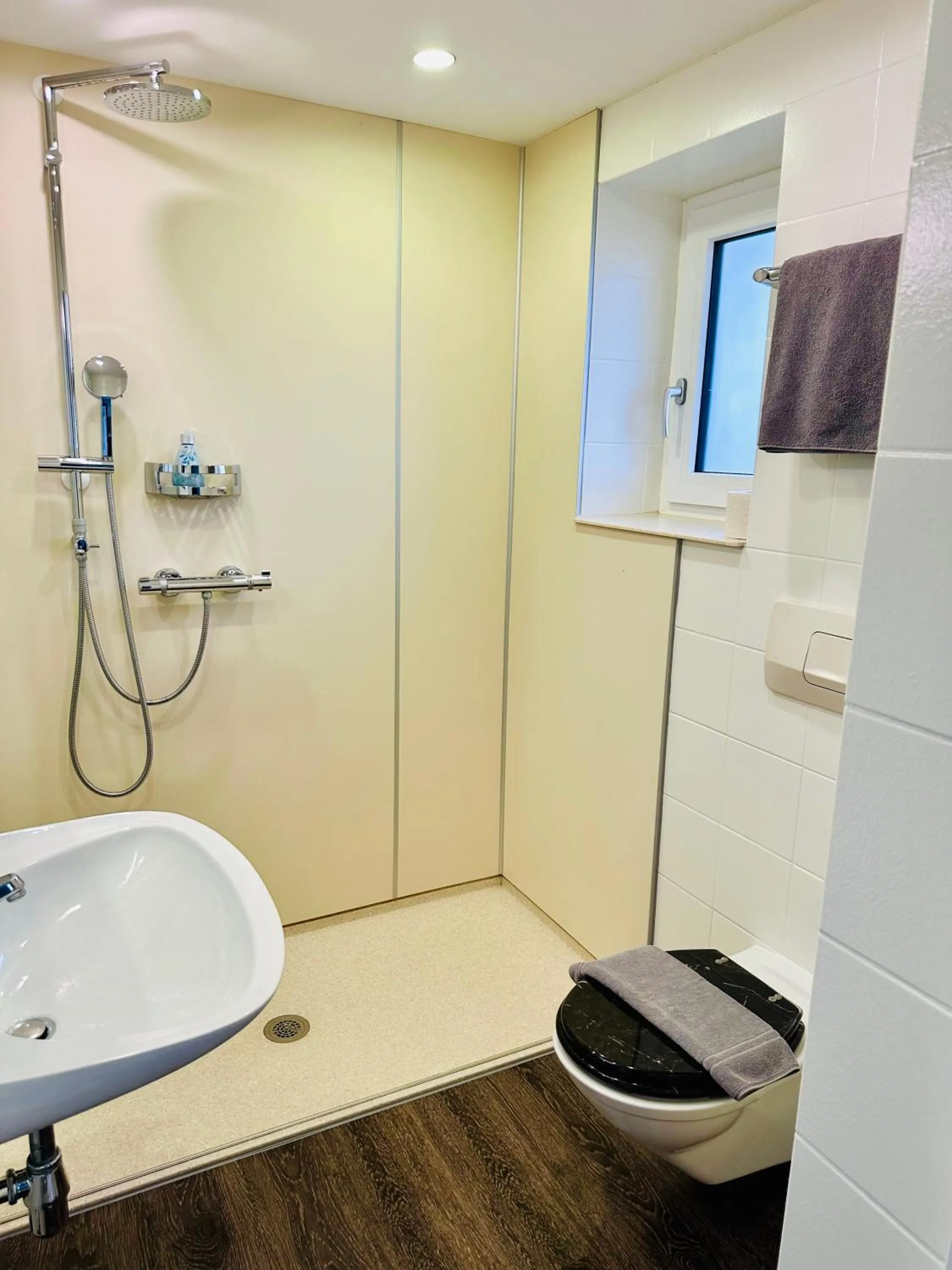 Shower in Hotel Sonnenhof - bed & breakfast & appartements