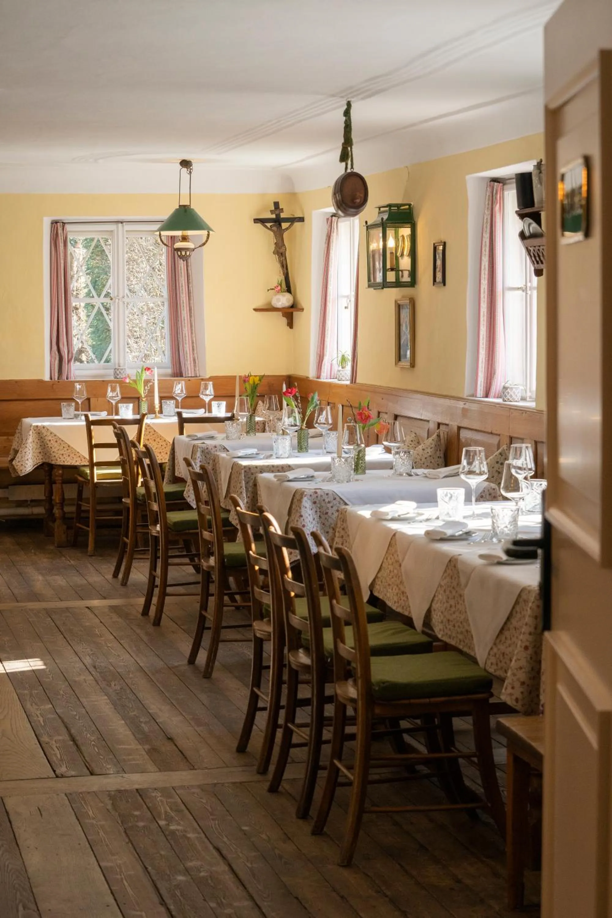 Restaurant/places to eat in Der Schlosswirt zu Anif - Biedermeierhotel und Restaurant