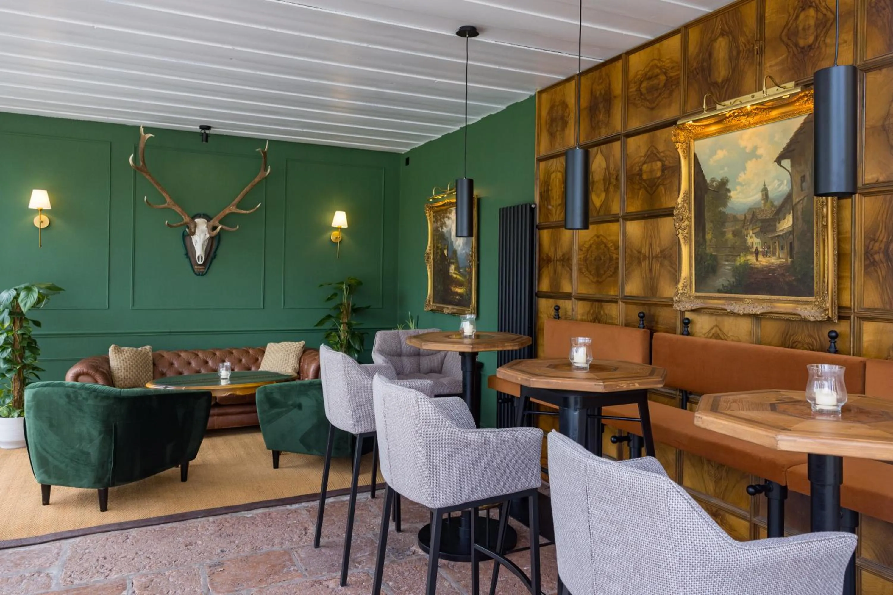 Lounge or bar in Der Schlosswirt zu Anif - Biedermeierhotel und Restaurant