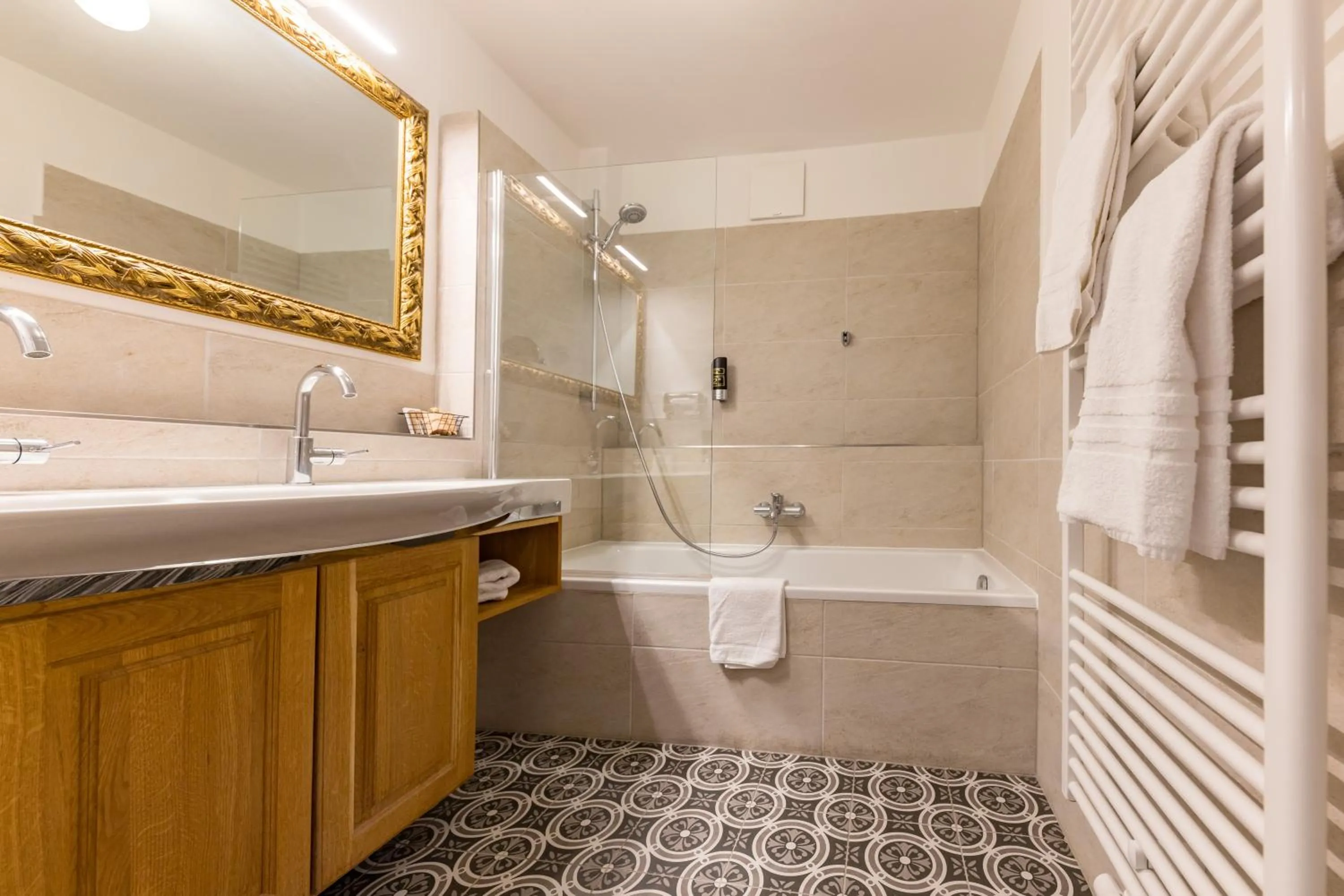 Bathroom in Der Schlosswirt zu Anif - Biedermeierhotel und Restaurant