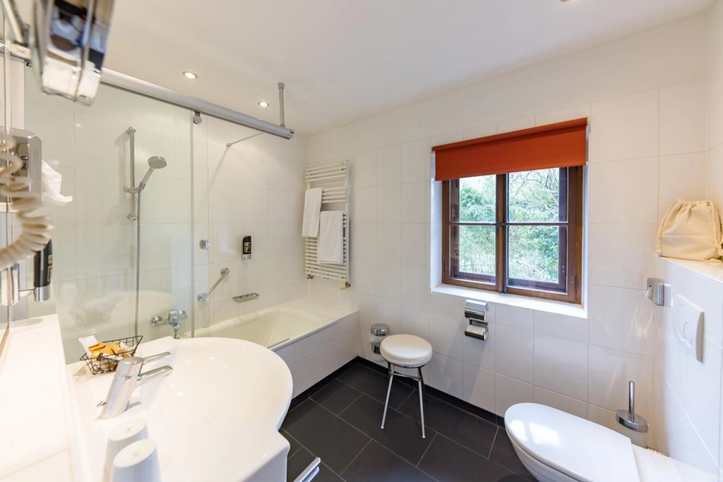 Bathroom in Der Schlosswirt zu Anif - Biedermeierhotel und Restaurant