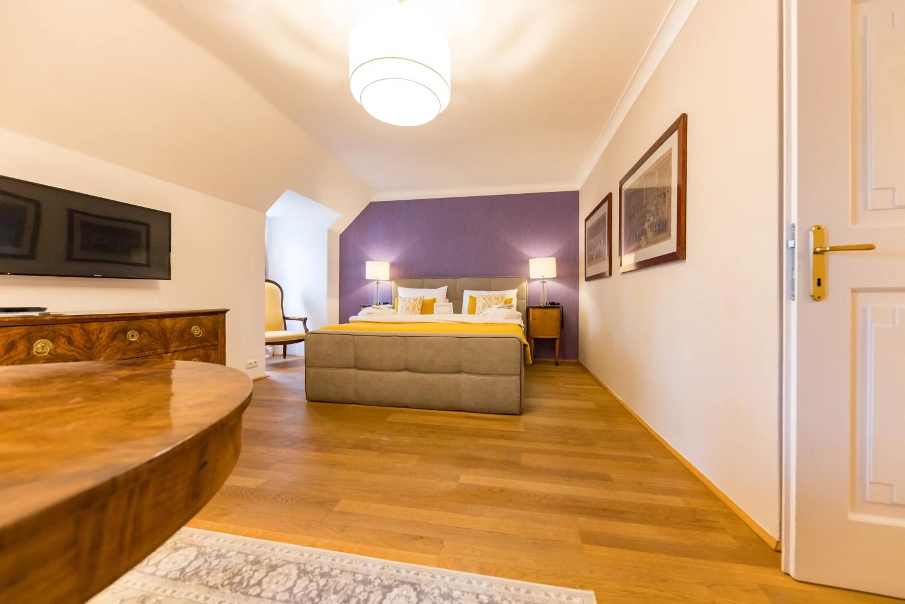 Bed in Der Schlosswirt zu Anif - Biedermeierhotel und Restaurant