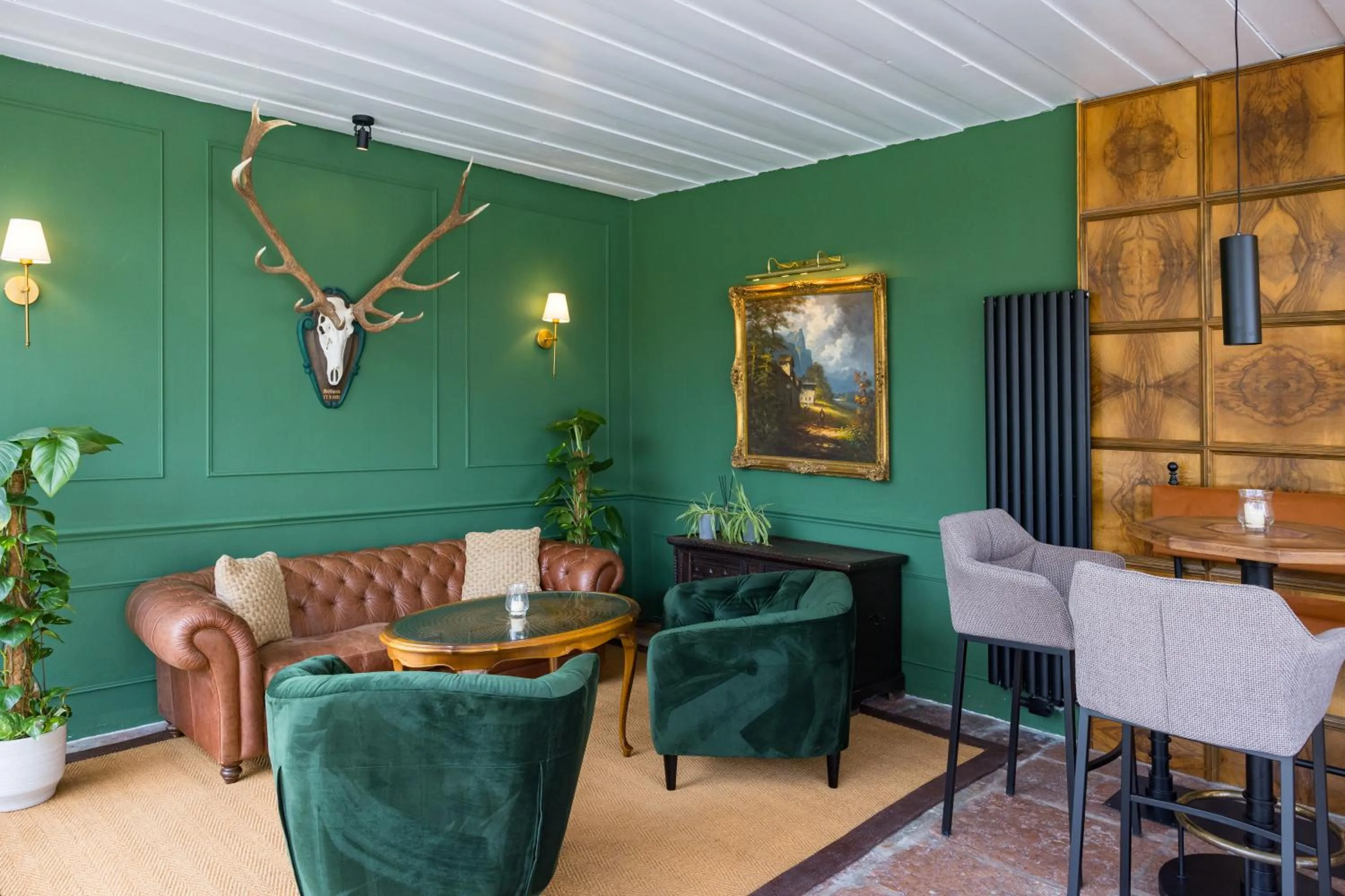Lounge or bar in Der Schlosswirt zu Anif - Biedermeierhotel und Restaurant