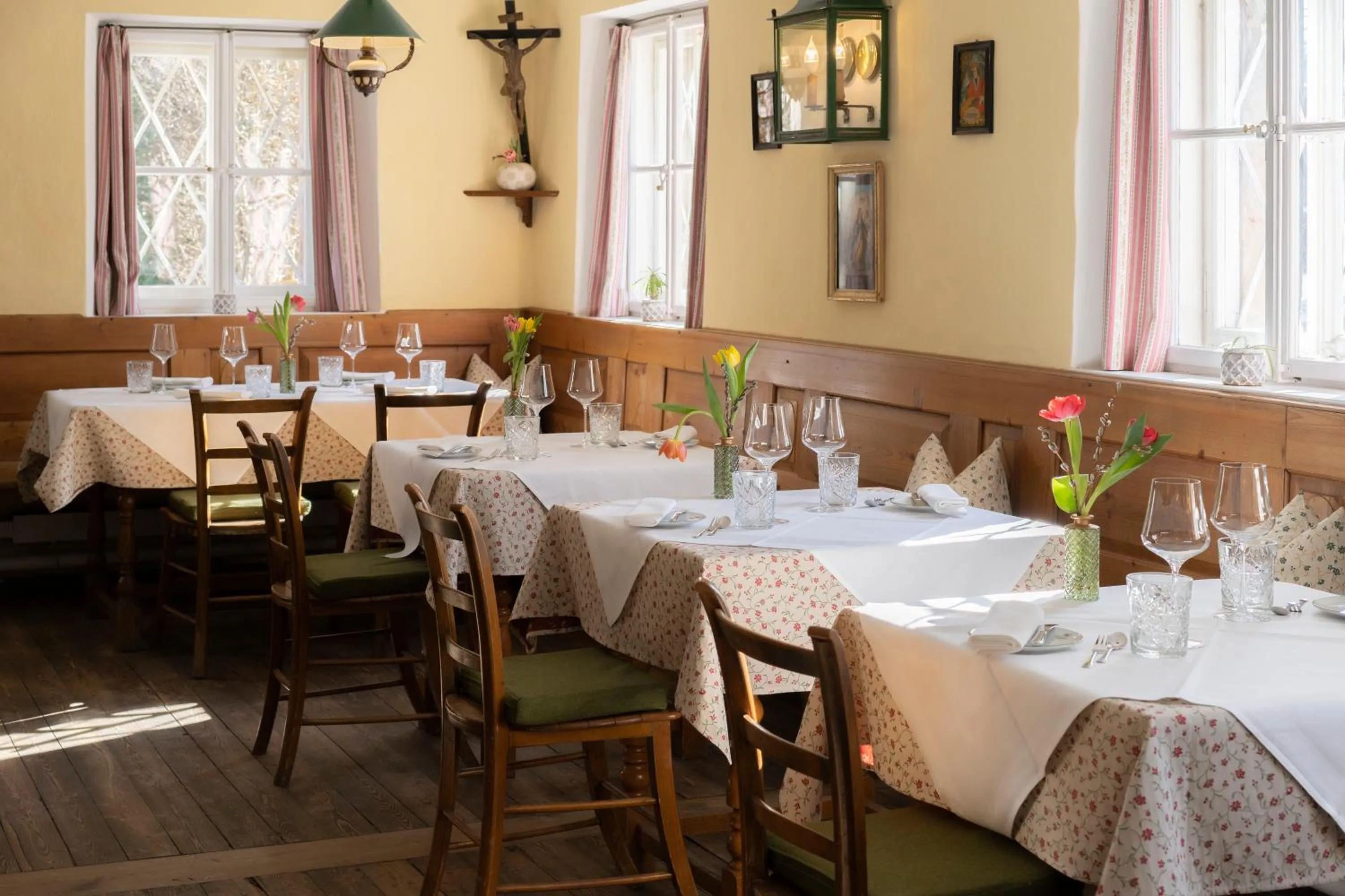 Restaurant/places to eat in Der Schlosswirt zu Anif - Biedermeierhotel und Restaurant